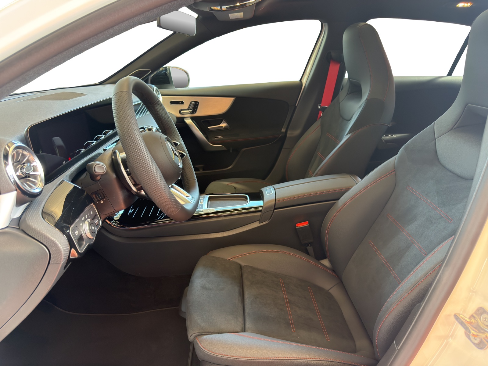 MERCEDES-BENZ A AMG 35 4Matic 8G-DCT-image-11