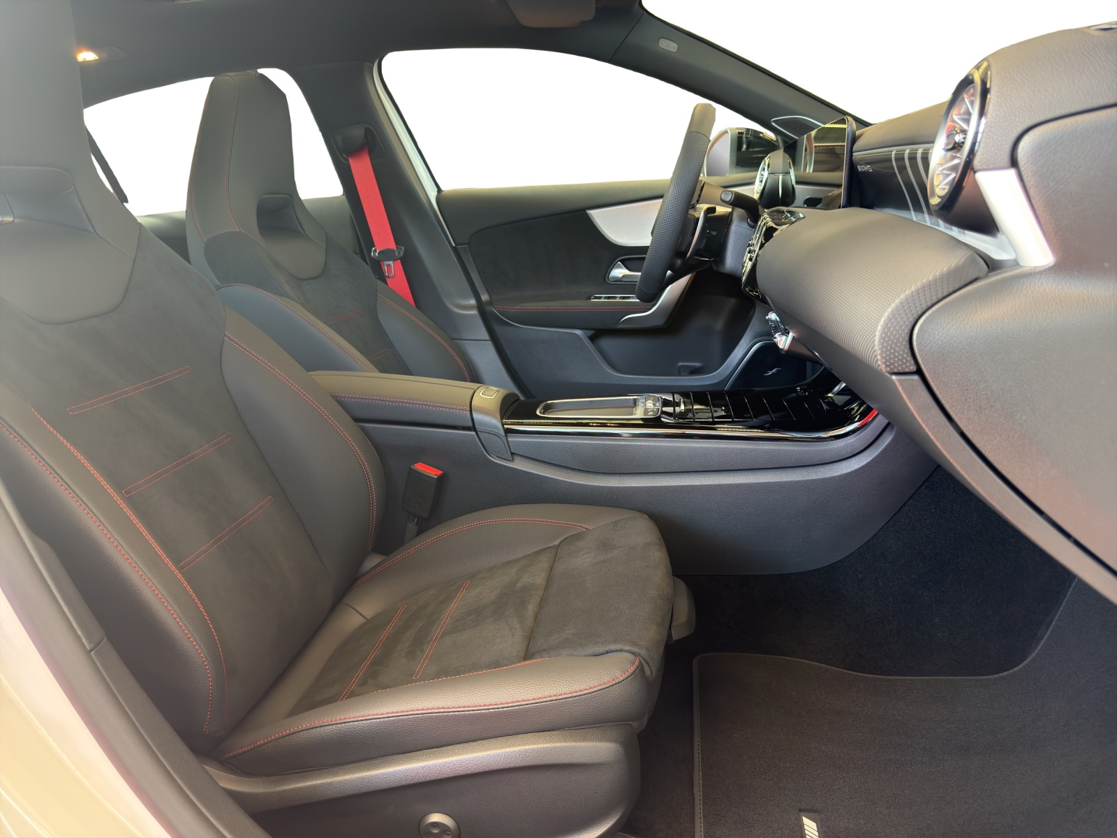 MERCEDES-BENZ A AMG 35 4Matic 8G-DCT-image-12