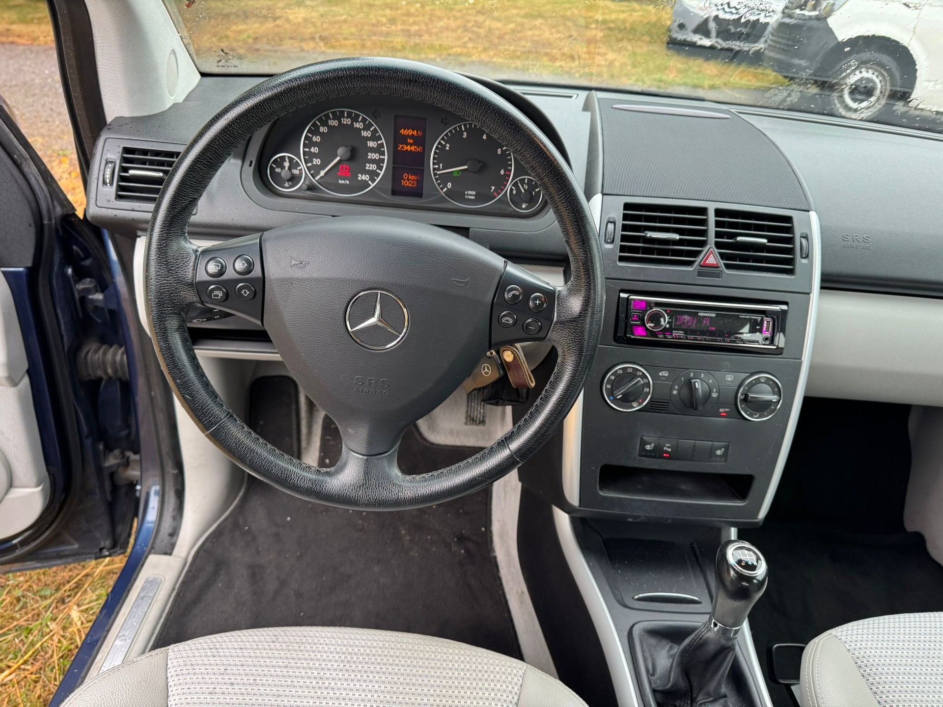 MERCEDES-BENZ A 200 Avantgarde-image-10