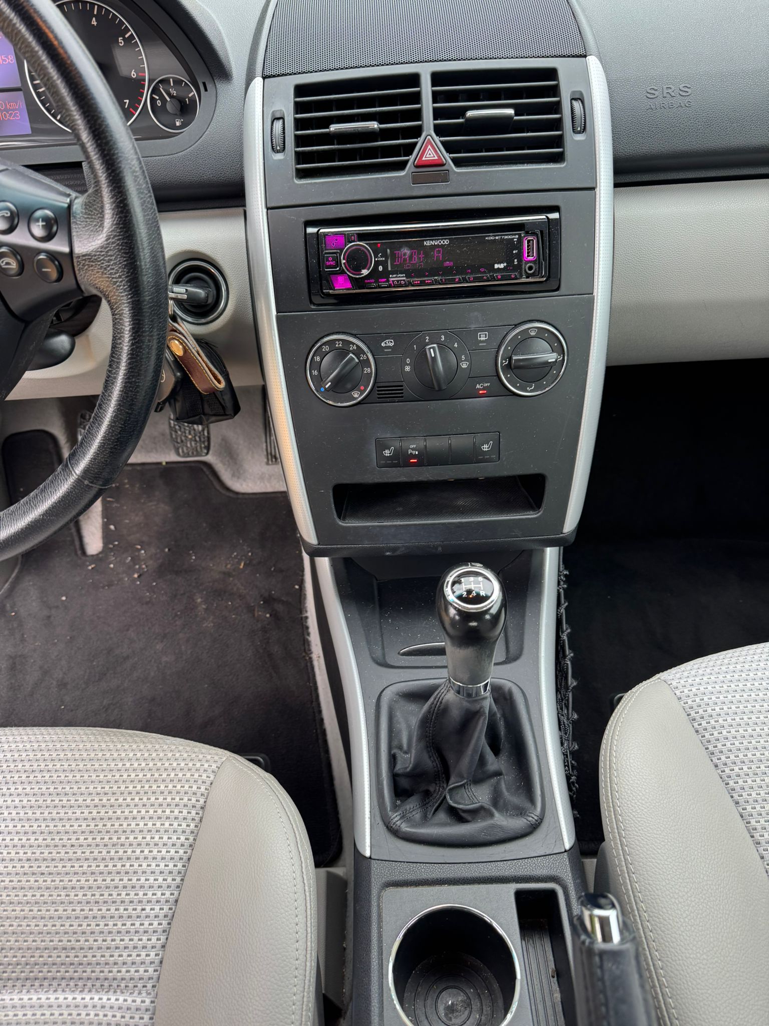 MERCEDES-BENZ A 200 Avantgarde-image-11