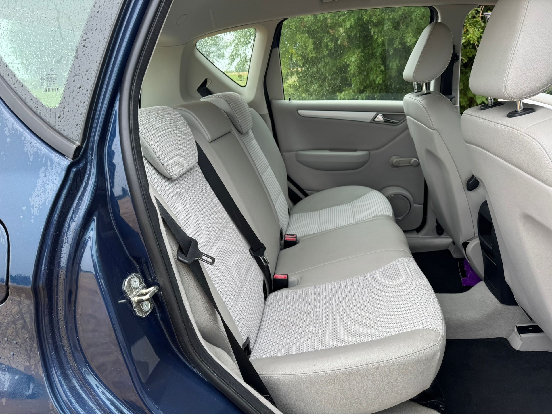 MERCEDES-BENZ A 200 Avantgarde-image-15