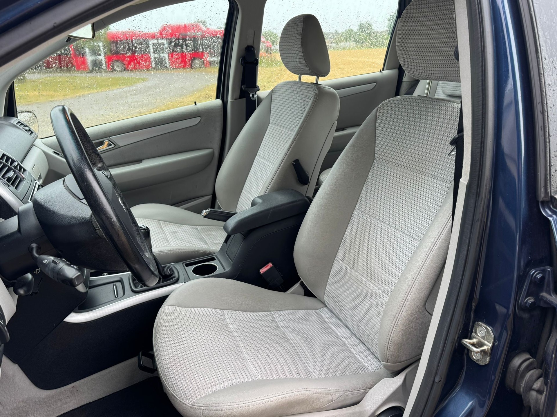 MERCEDES-BENZ A 200 Avantgarde-image-12