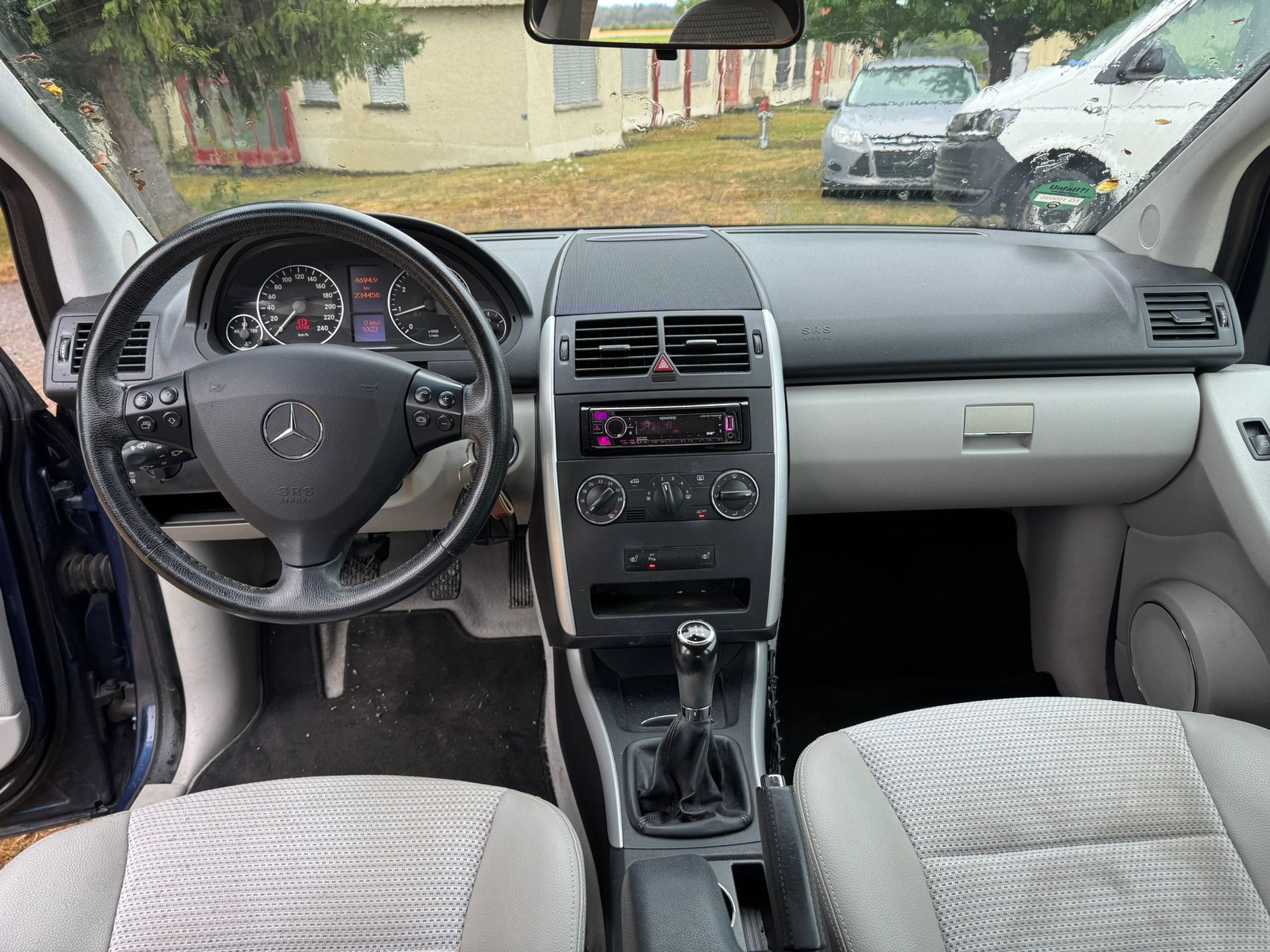 MERCEDES-BENZ A 200 Avantgarde-image-9