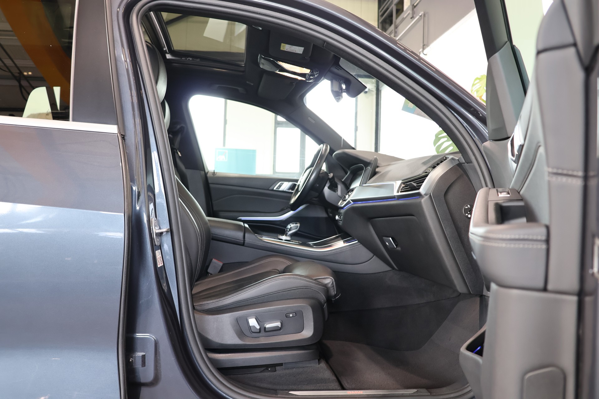 BMW X5 xDrive 30d Steptronic-image-12