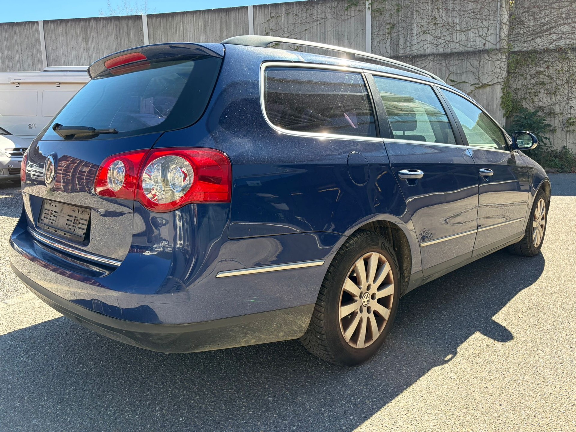 VW Passat Variant 2.0T FSI Highline-image-5