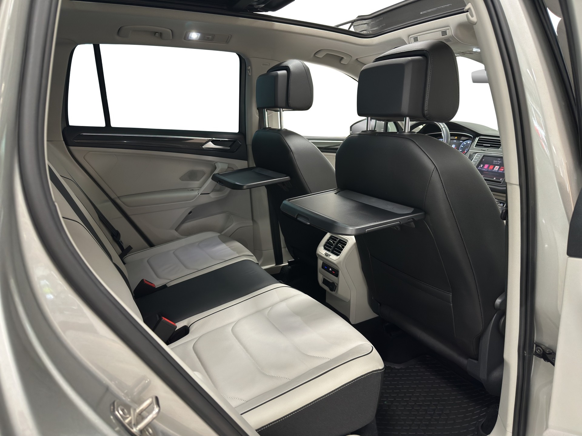 VW Tiguan 2.0 TDI SCR Highline4Motion DSG-image-9