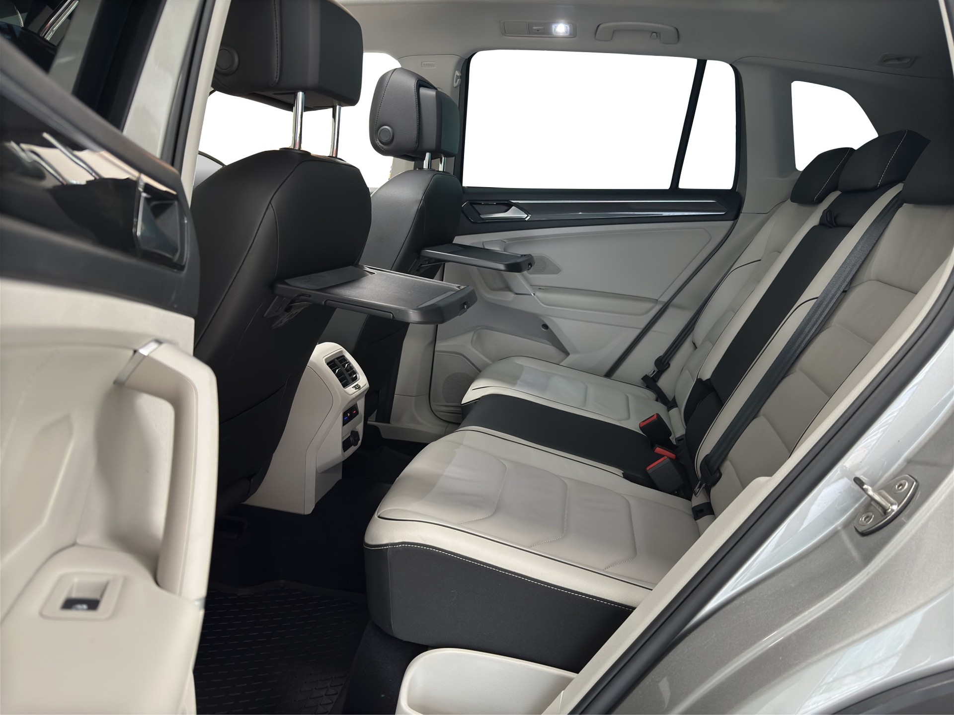 VW Tiguan 2.0 TDI SCR Highline4Motion DSG-image-16