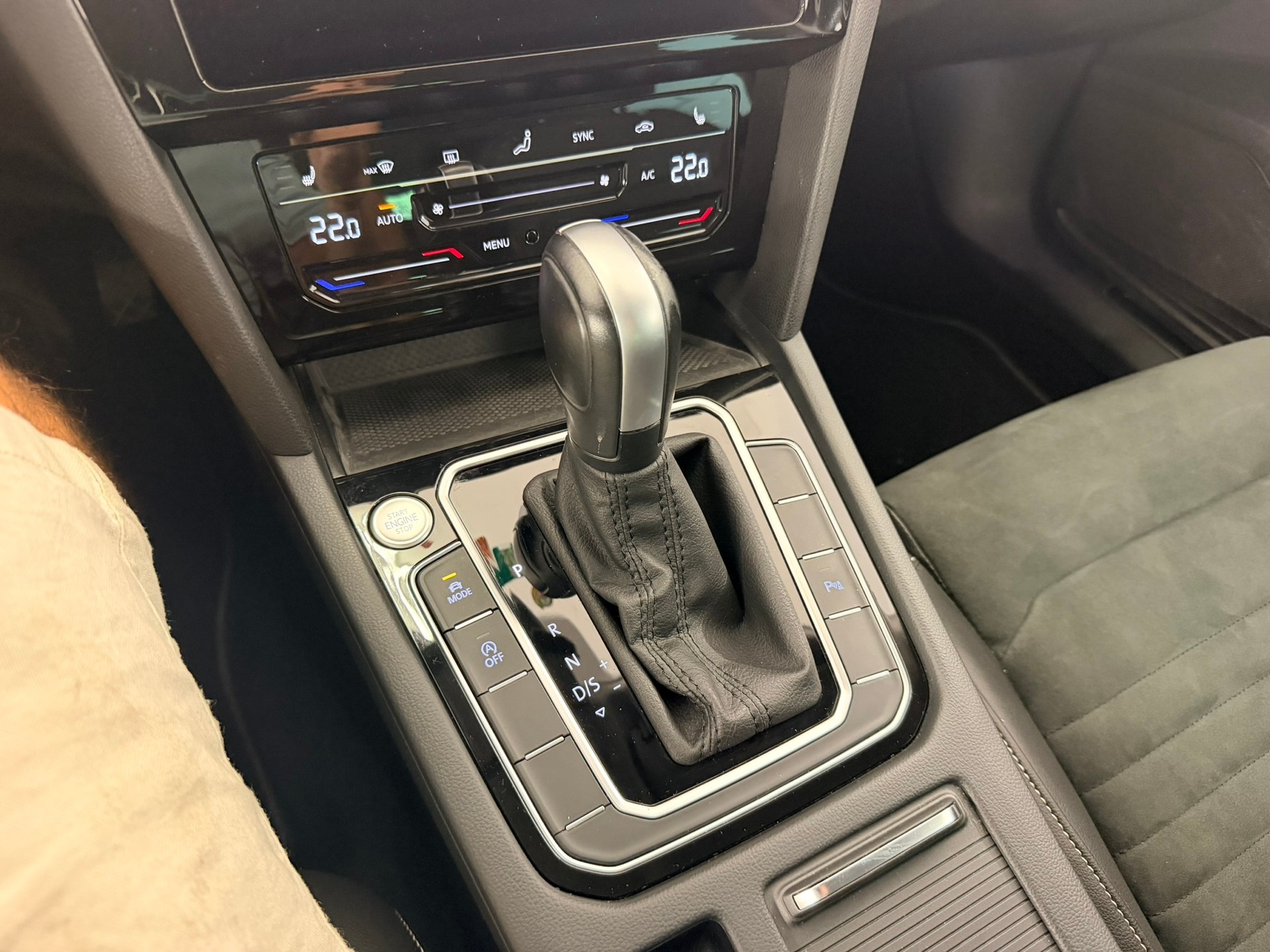 VW Passat 2.0 TDI BMT Business DSG-image-15