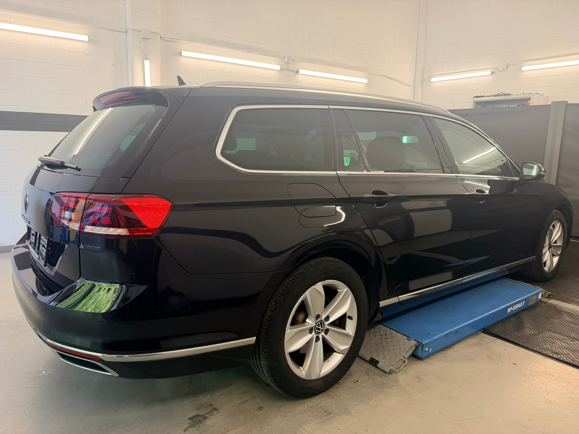 VW Passat 2.0 TDI BMT Business DSG-image-3