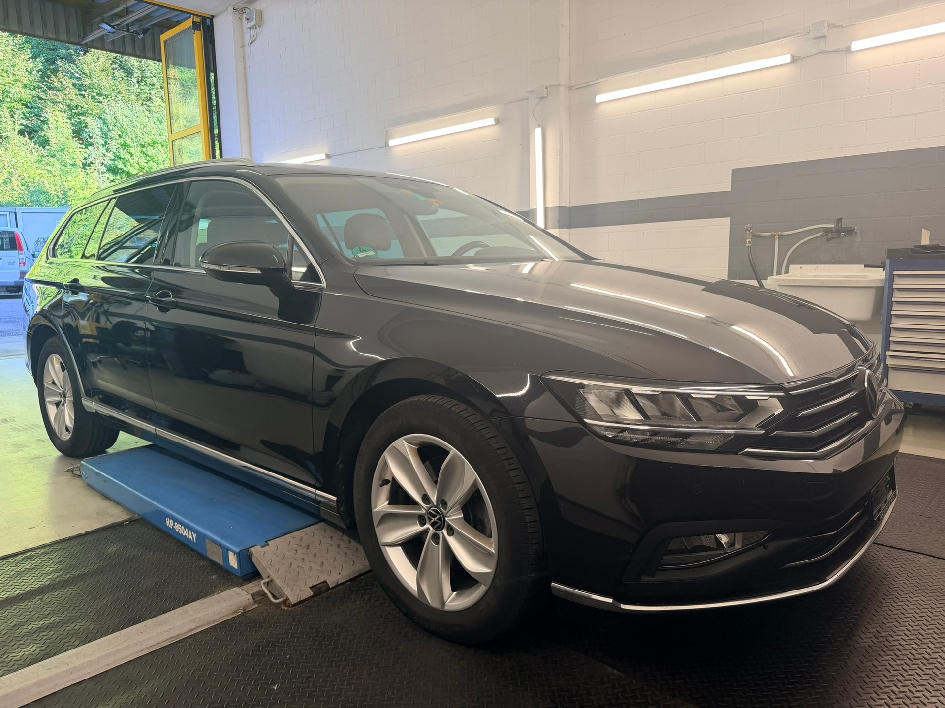 VW Passat 2.0 TDI BMT Business DSG-image-2