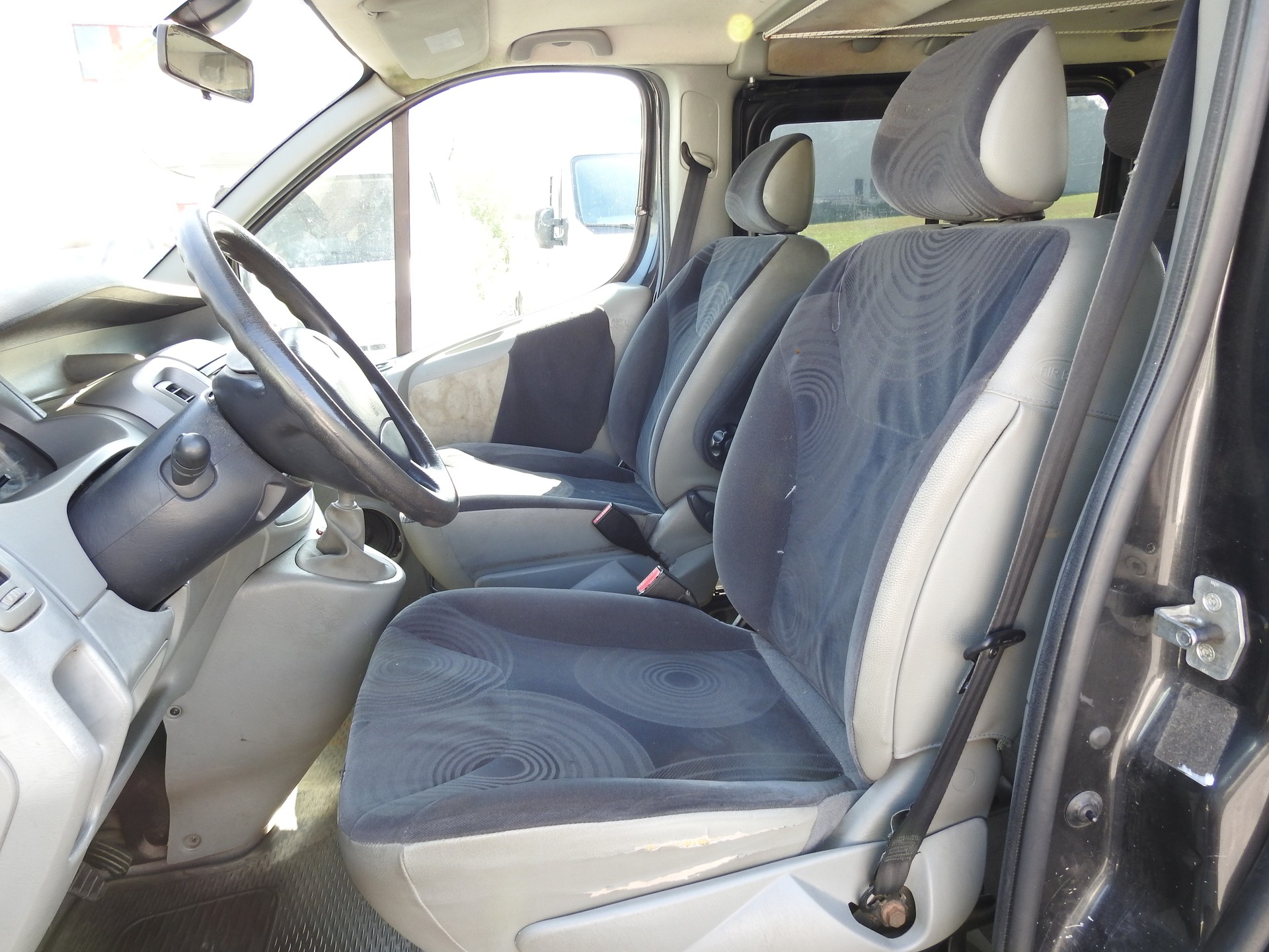RENAULT Trafic 2.0 dCi-image-12