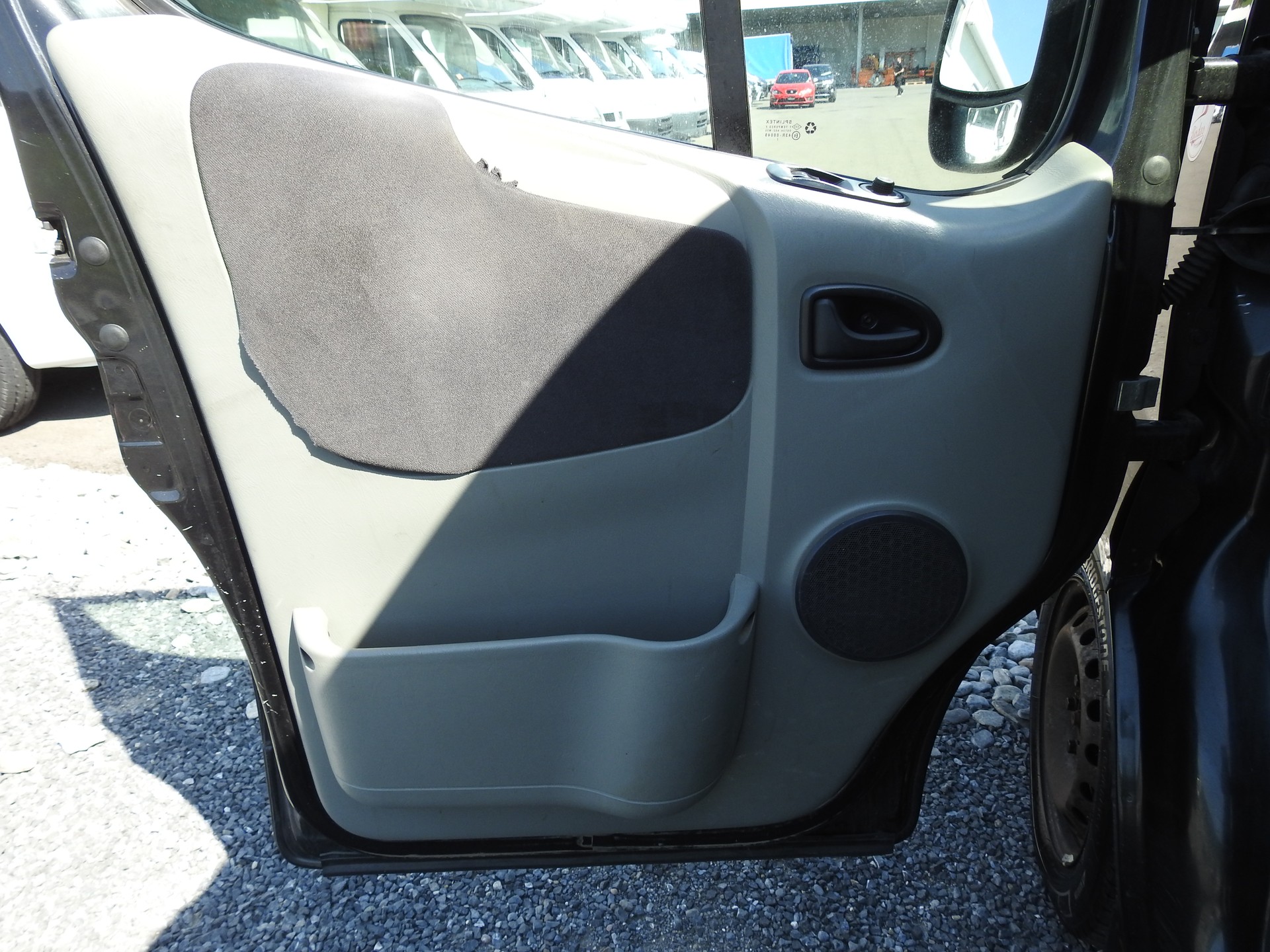 RENAULT Trafic 2.0 dCi-image-10