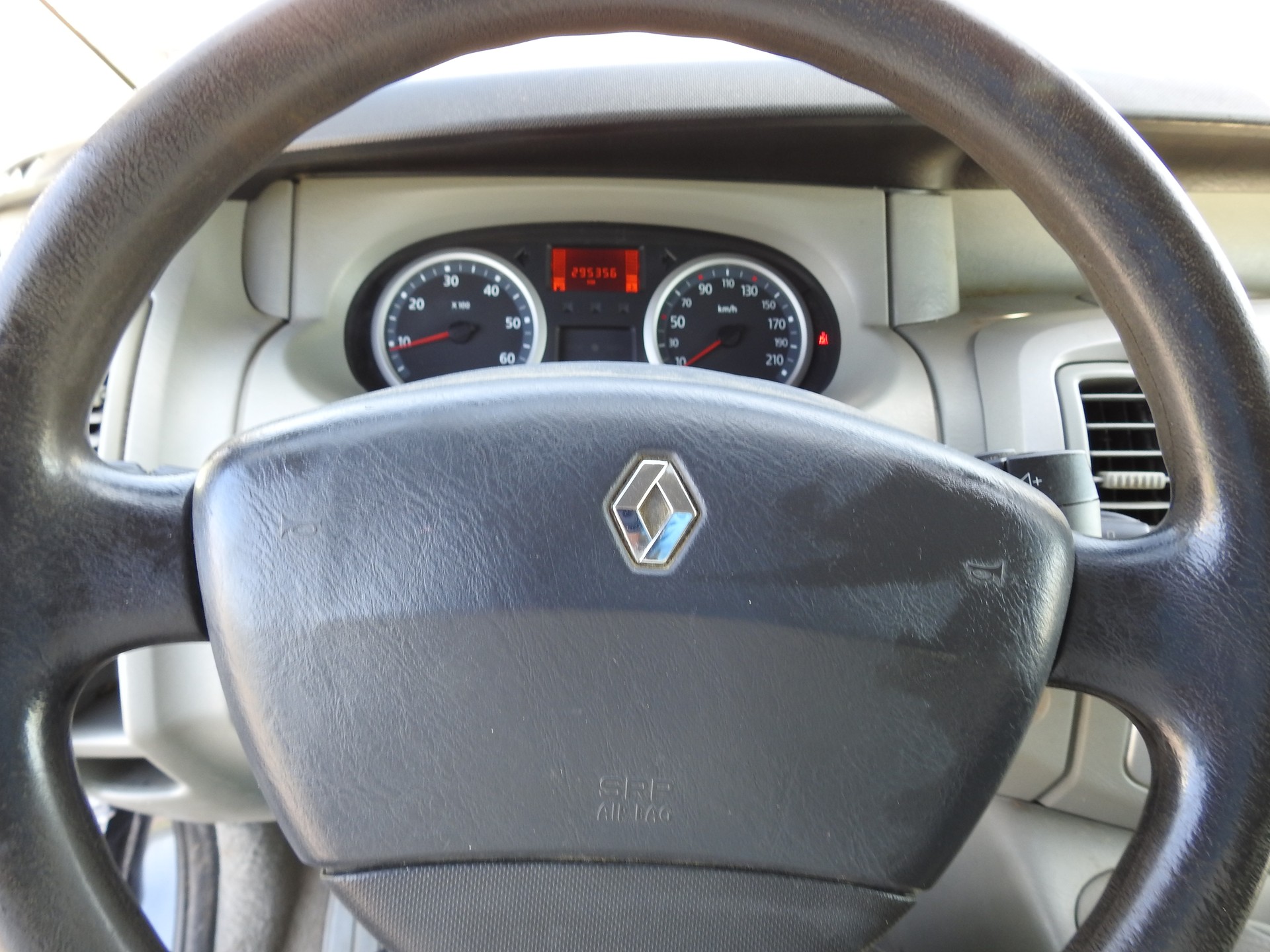 RENAULT Trafic 2.0 dCi-image-25