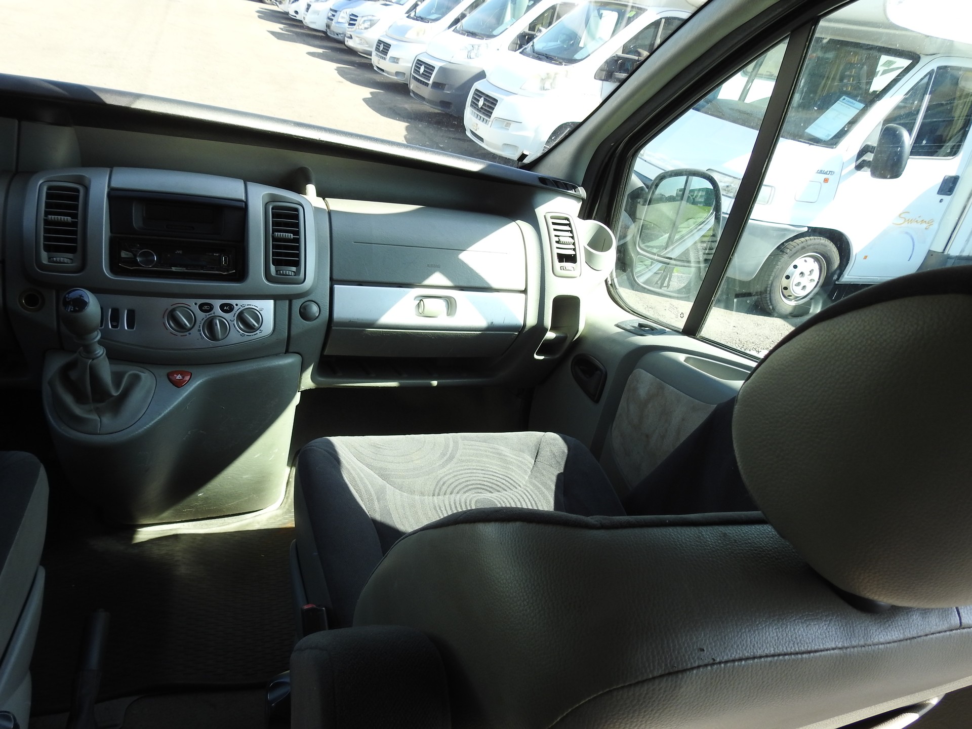 RENAULT Trafic 2.0 dCi-image-18