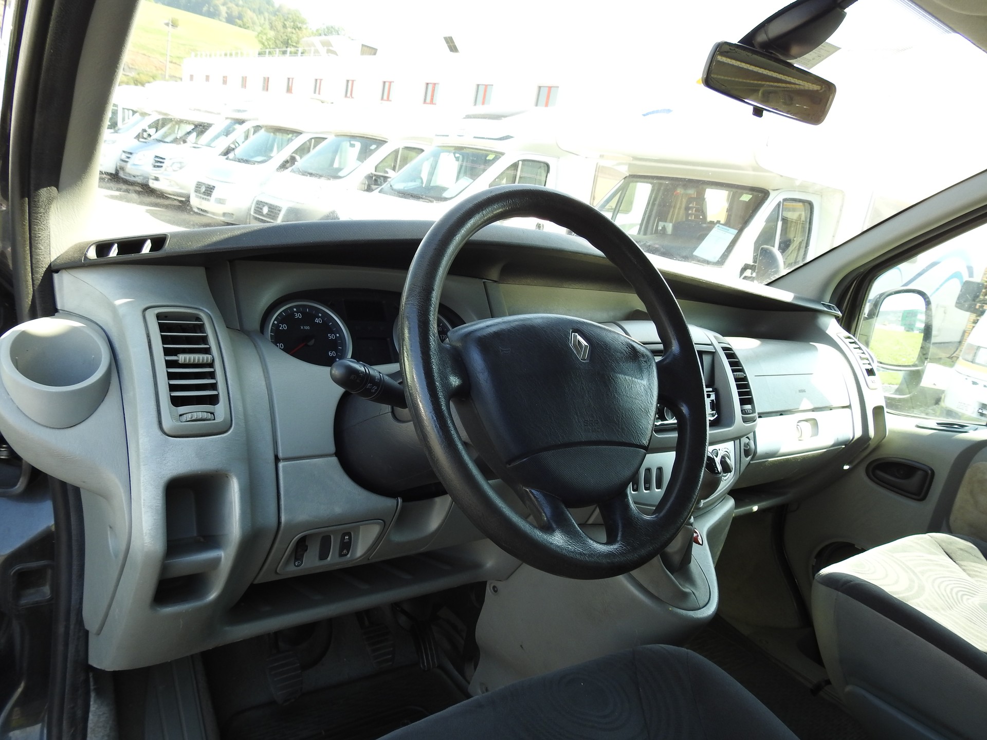 RENAULT Trafic 2.0 dCi-image-11
