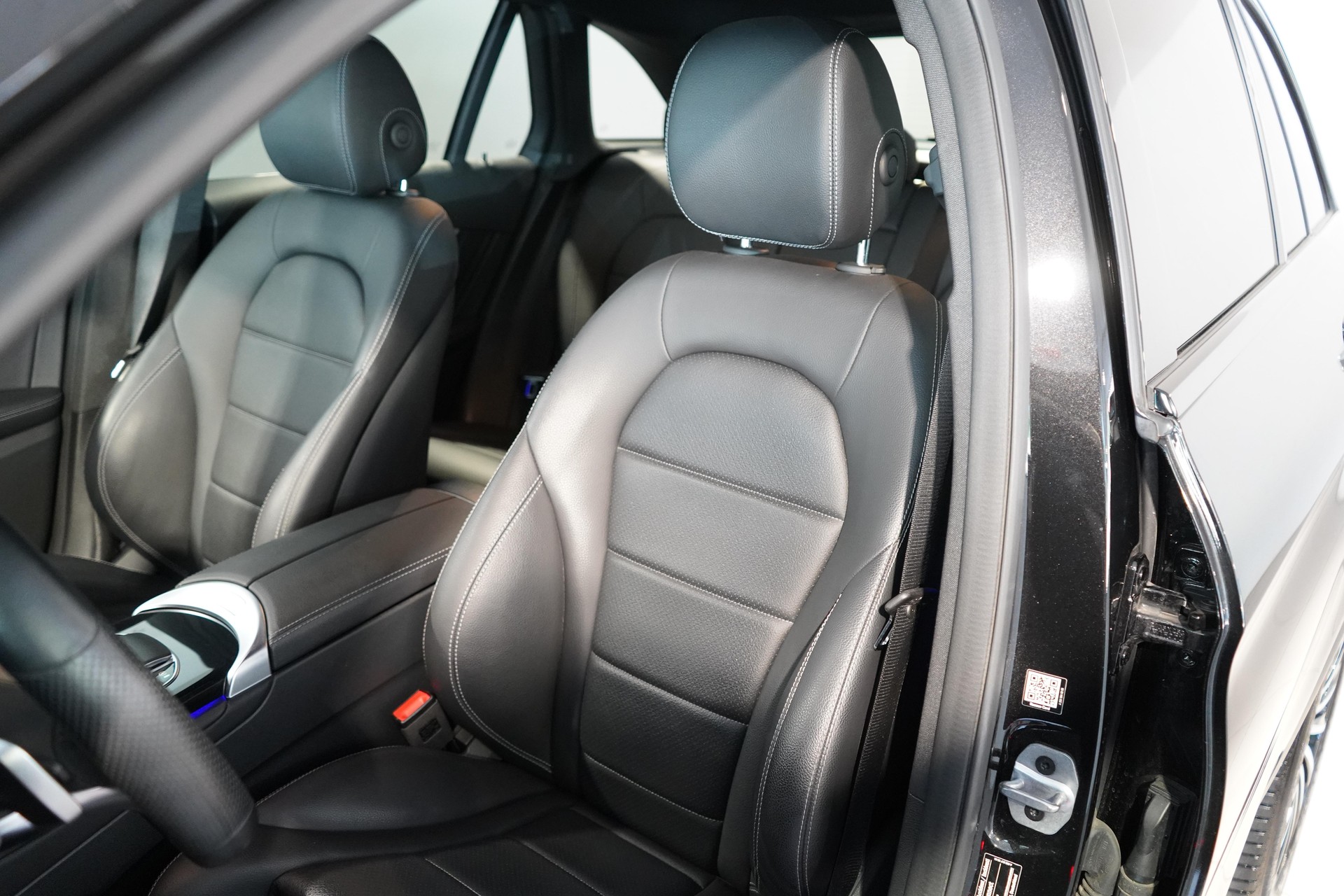 MERCEDES-BENZ GLC-Klasse X253 GLC 220 d AMG Line 4m-image-6