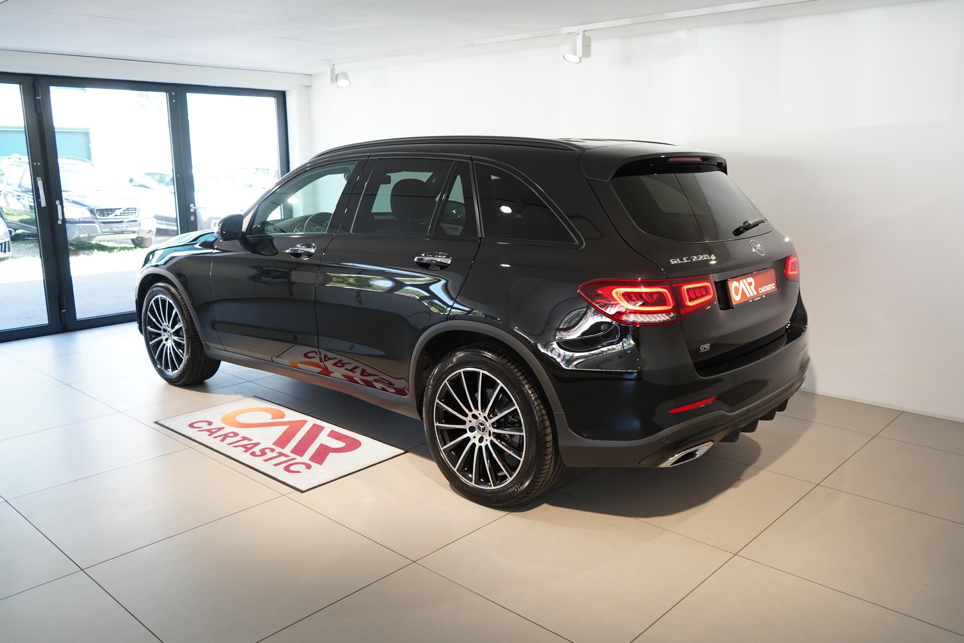 MERCEDES-BENZ GLC-Klasse X253 GLC 220 d AMG Line 4m-image-3