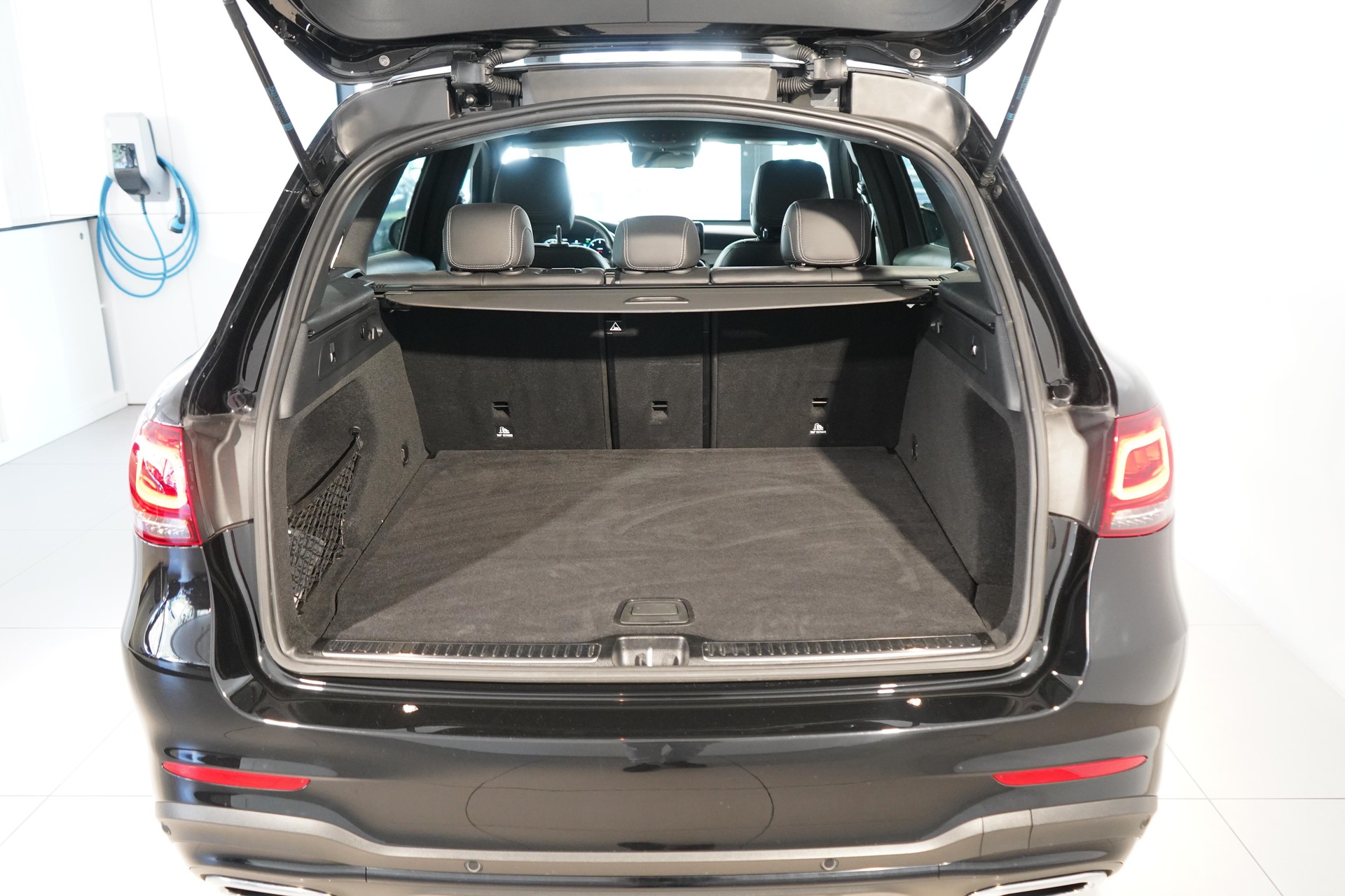 MERCEDES-BENZ GLC-Klasse X253 GLC 220 d AMG Line 4m-image-5