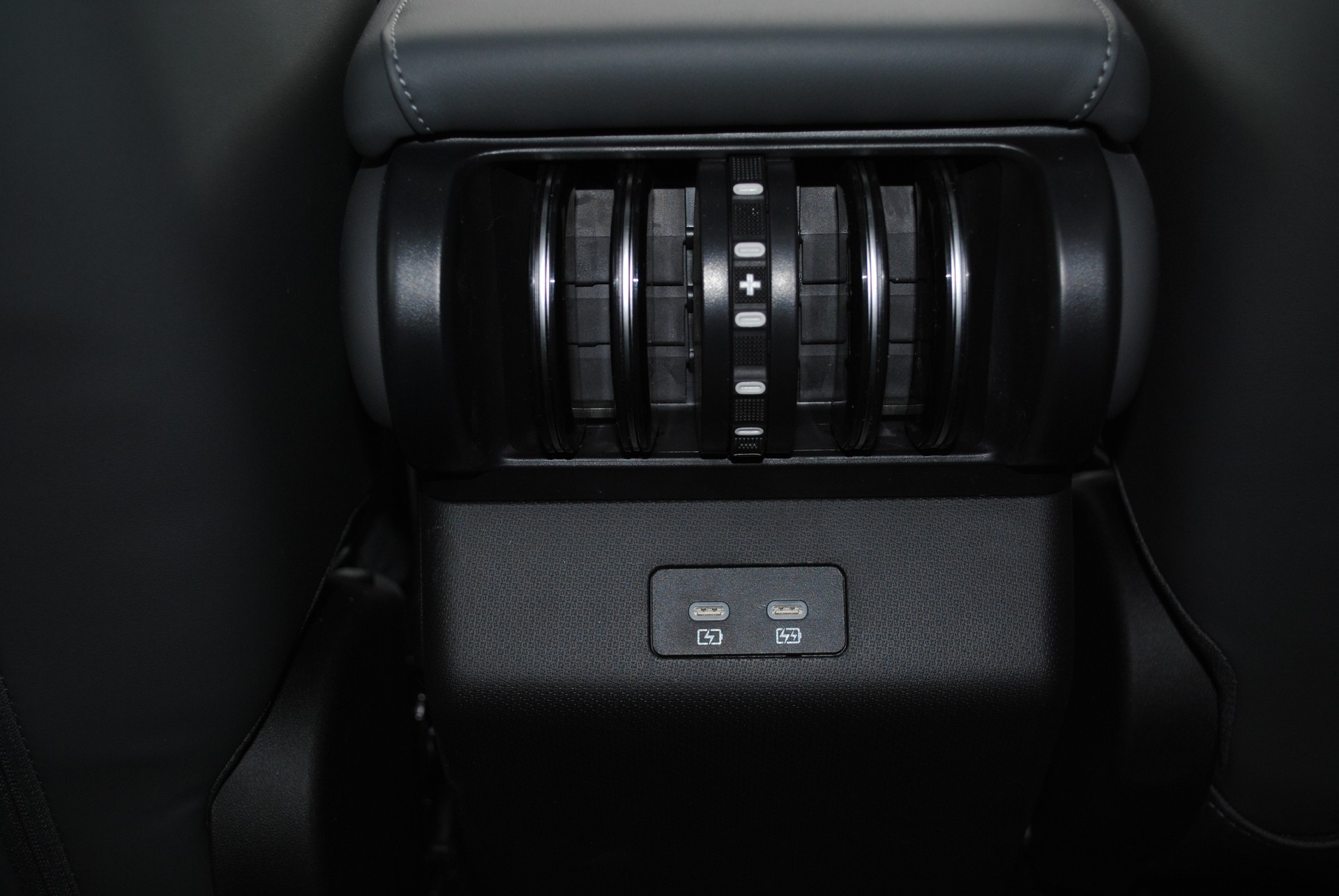 BYD Atto 3 EVO 74.8 kWh Excellence AWD-image-17