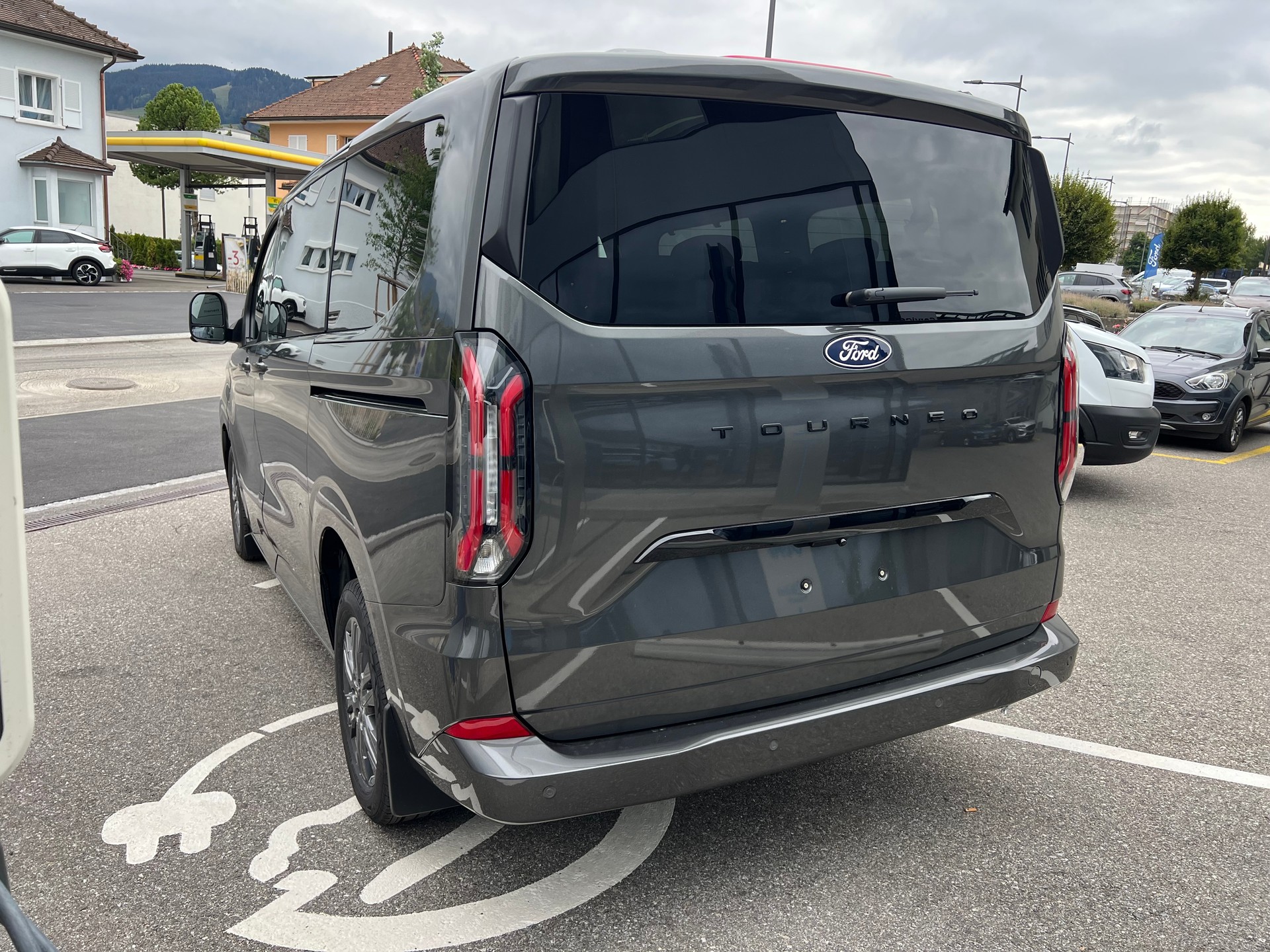 FORD Tourneo Bus 320 L1H1 Titanium Automat-image-2