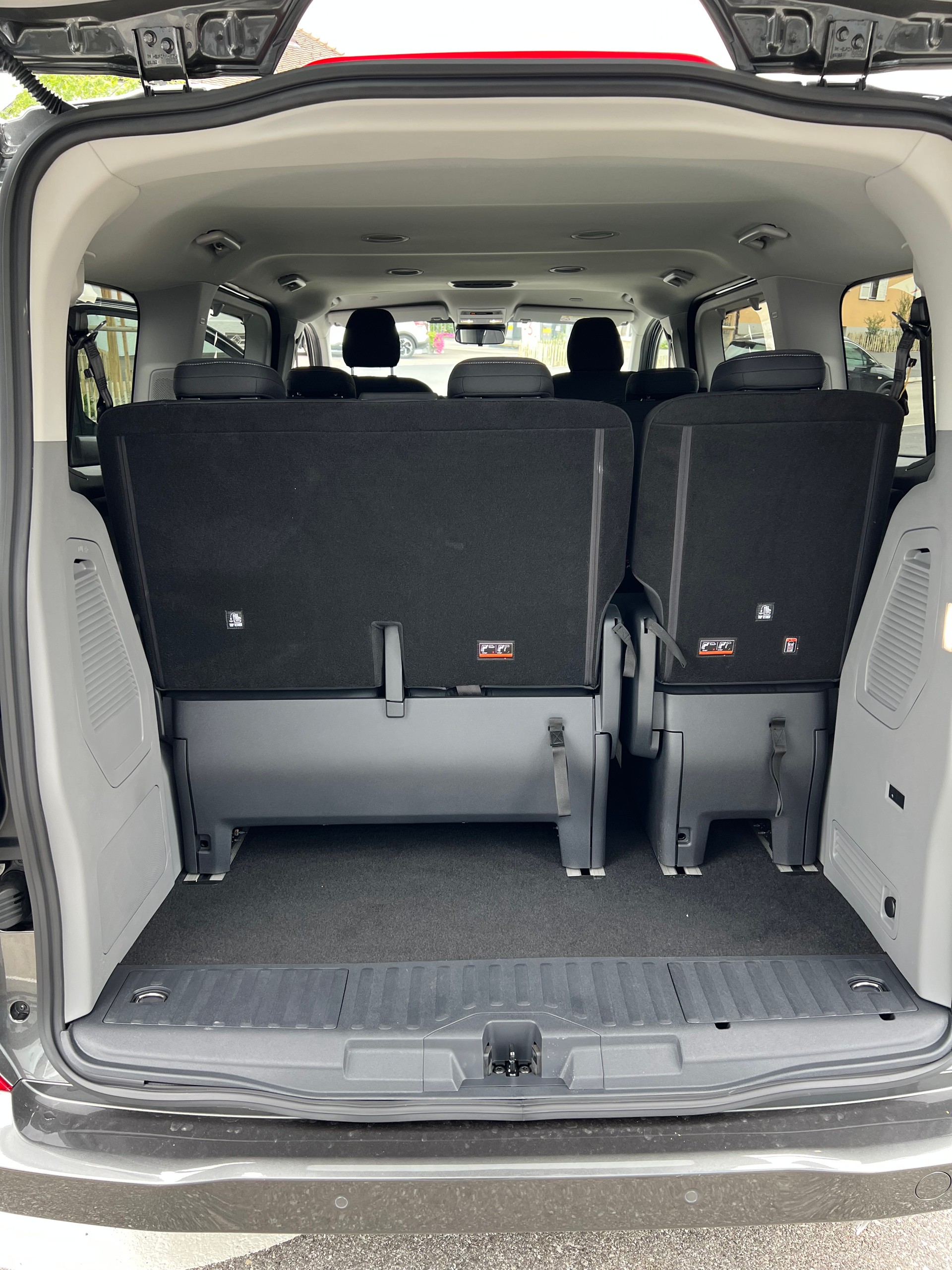 FORD Tourneo Bus 320 L1H1 Titanium Automat-image-10
