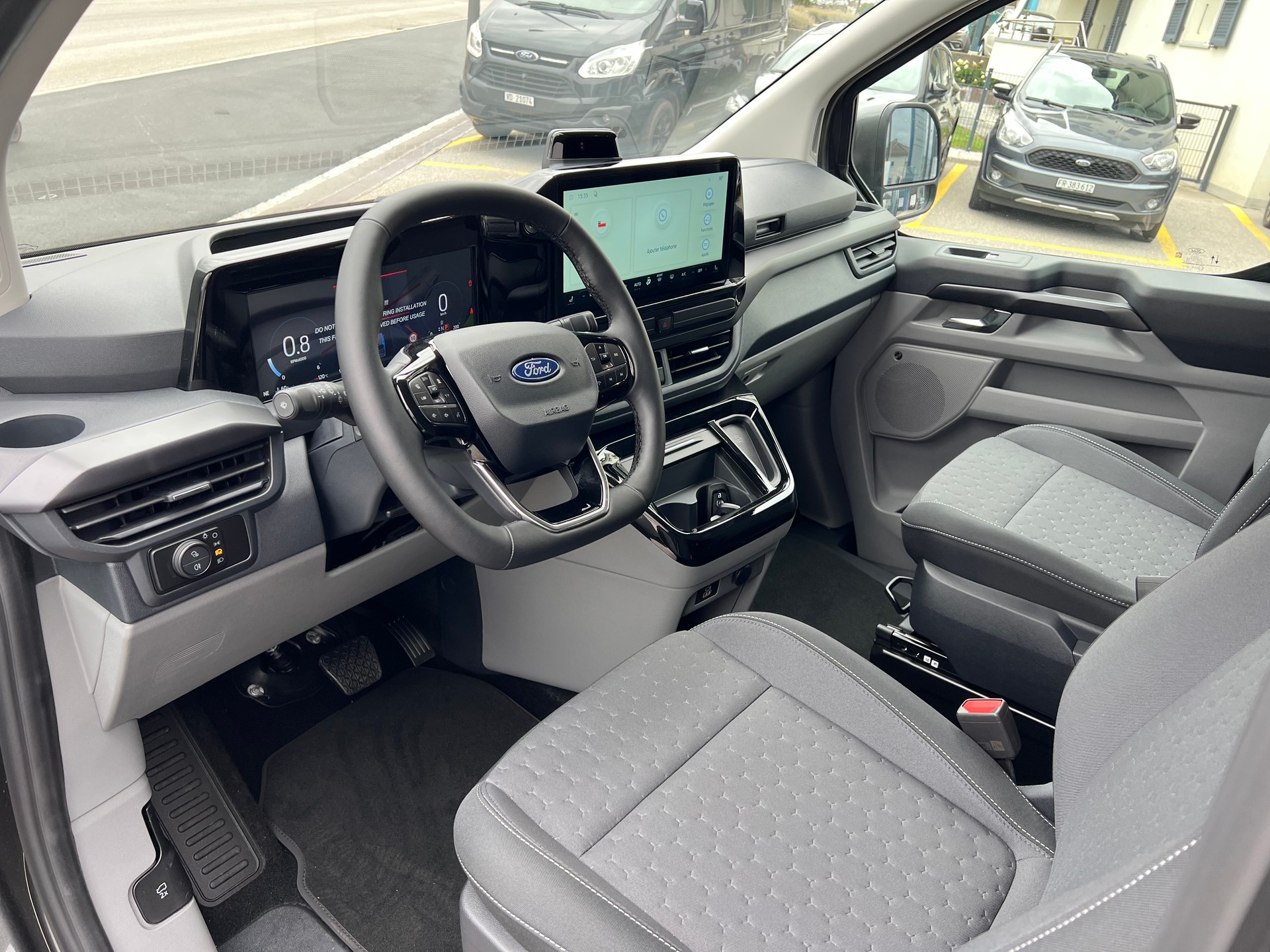 FORD Tourneo Bus 320 L1H1 Titanium Automat-image-4