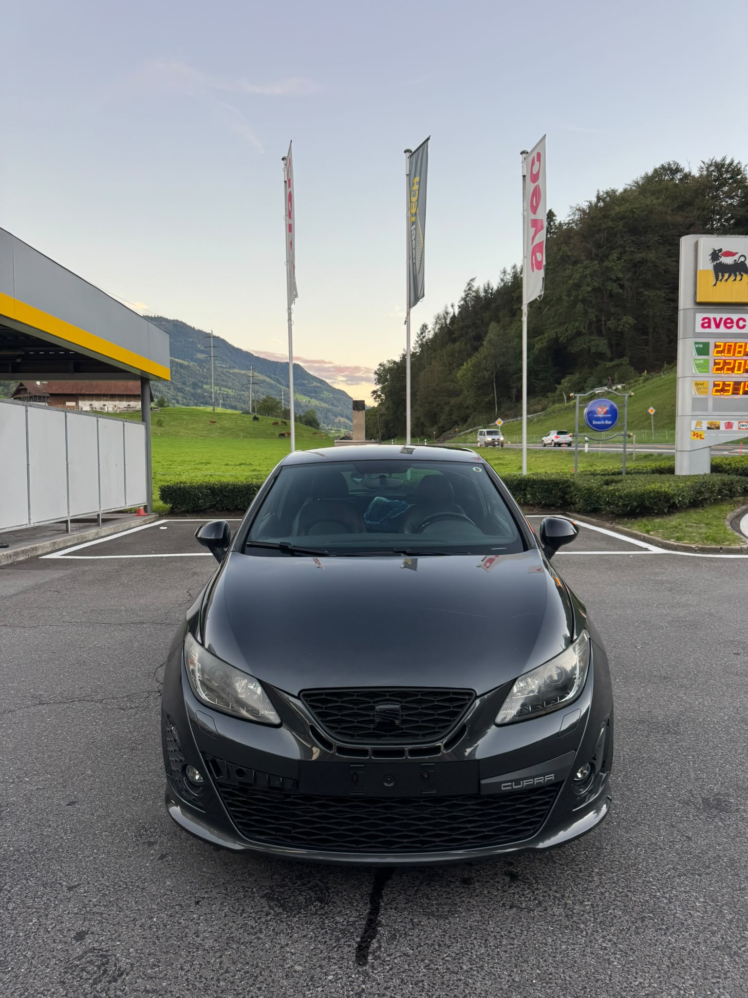 SEAT Ibiza SC 1.4 TSI Cupra DSG-image-1