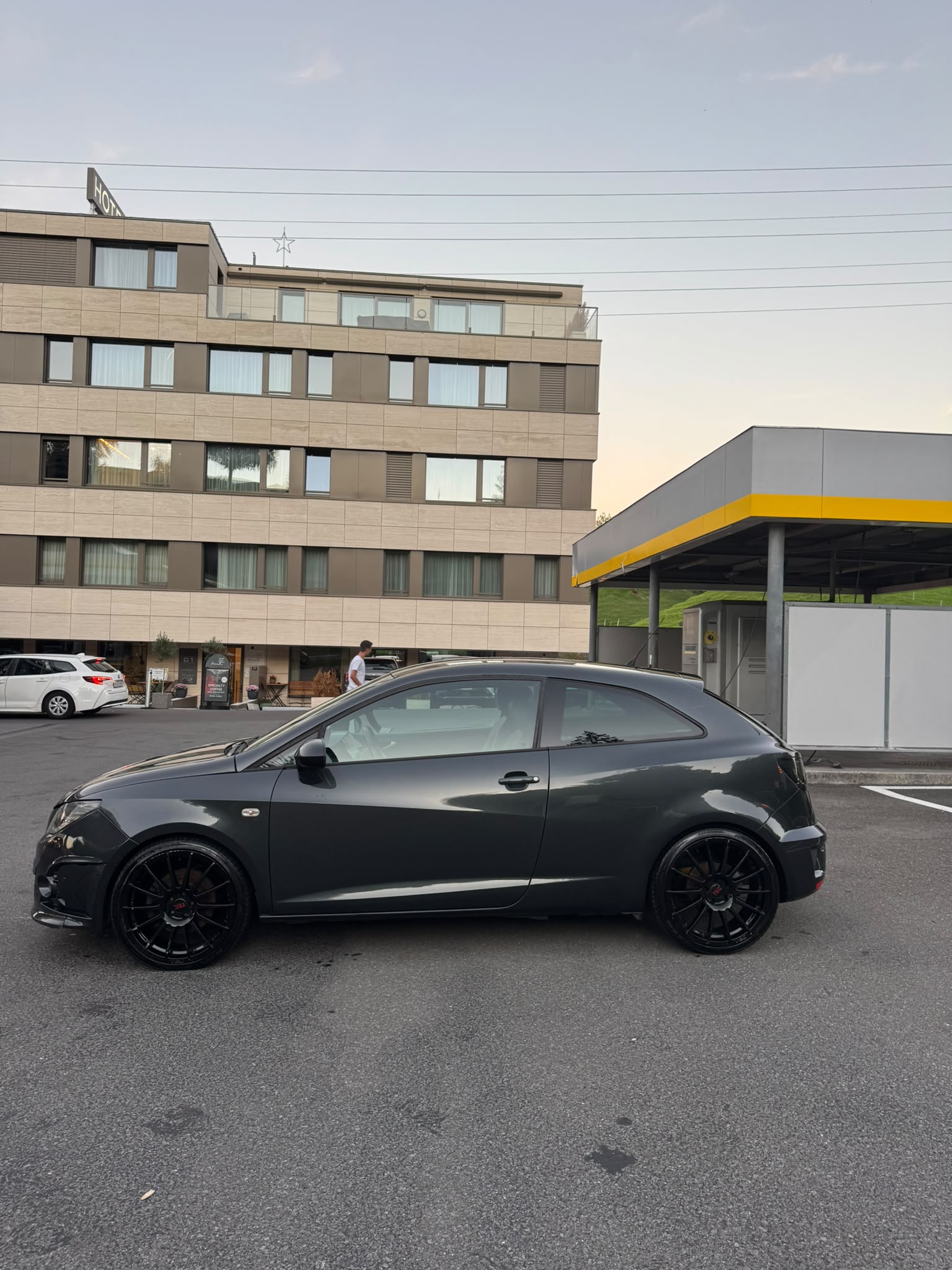SEAT Ibiza SC 1.4 TSI Cupra DSG-image-3
