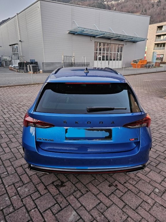 SKODA 2.0 TDI RS 4x4 DSG-image-4