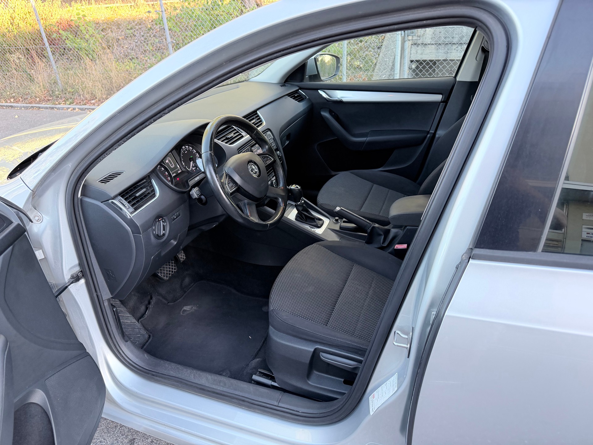 SKODA Octavia Combi 1.6 TDI Active DSG-image-8
