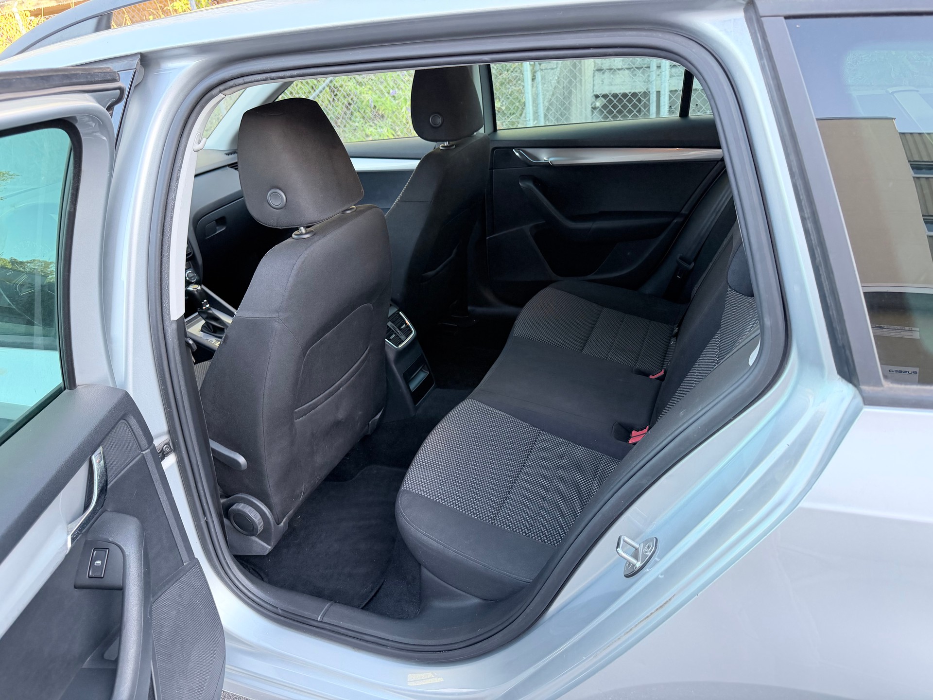 SKODA Octavia Combi 1.6 TDI Active DSG-image-9