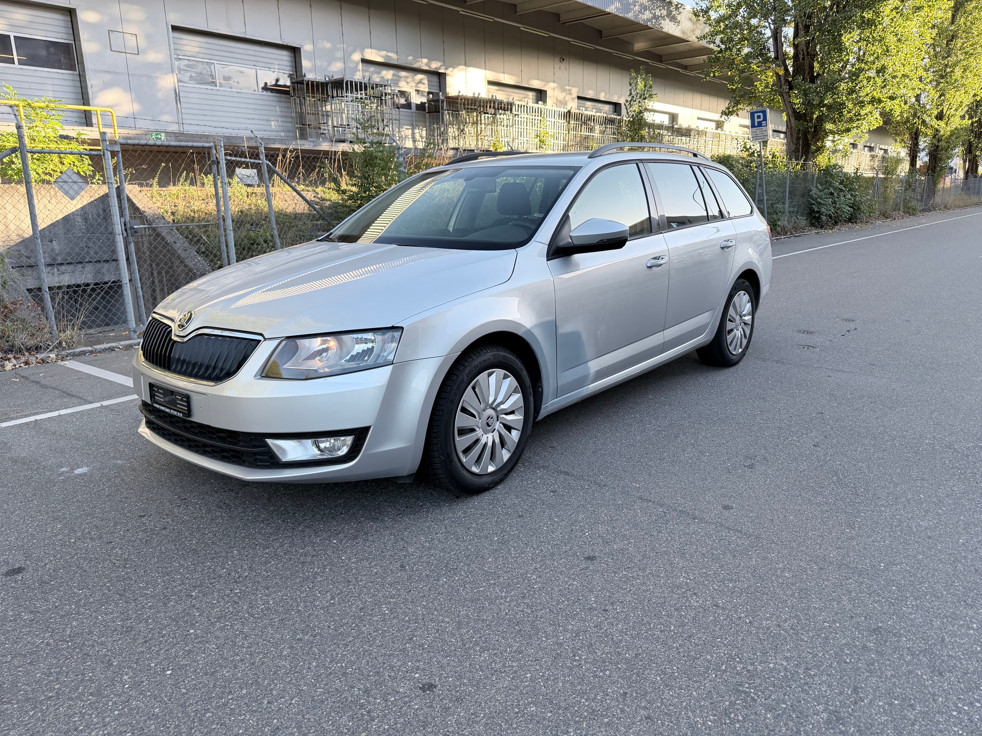 SKODA Octavia Combi 1.6 TDI Active DSG-image-0