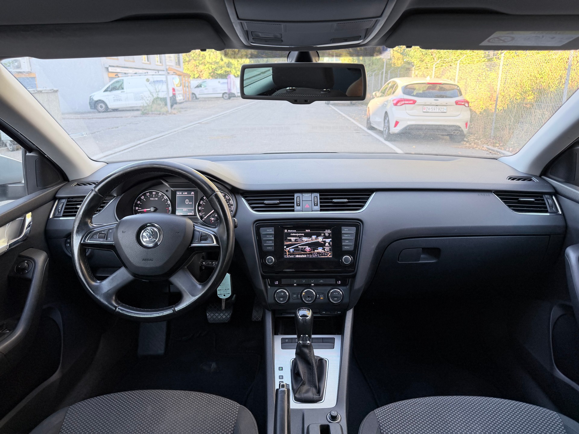 SKODA Octavia Combi 1.6 TDI Active DSG-image-12