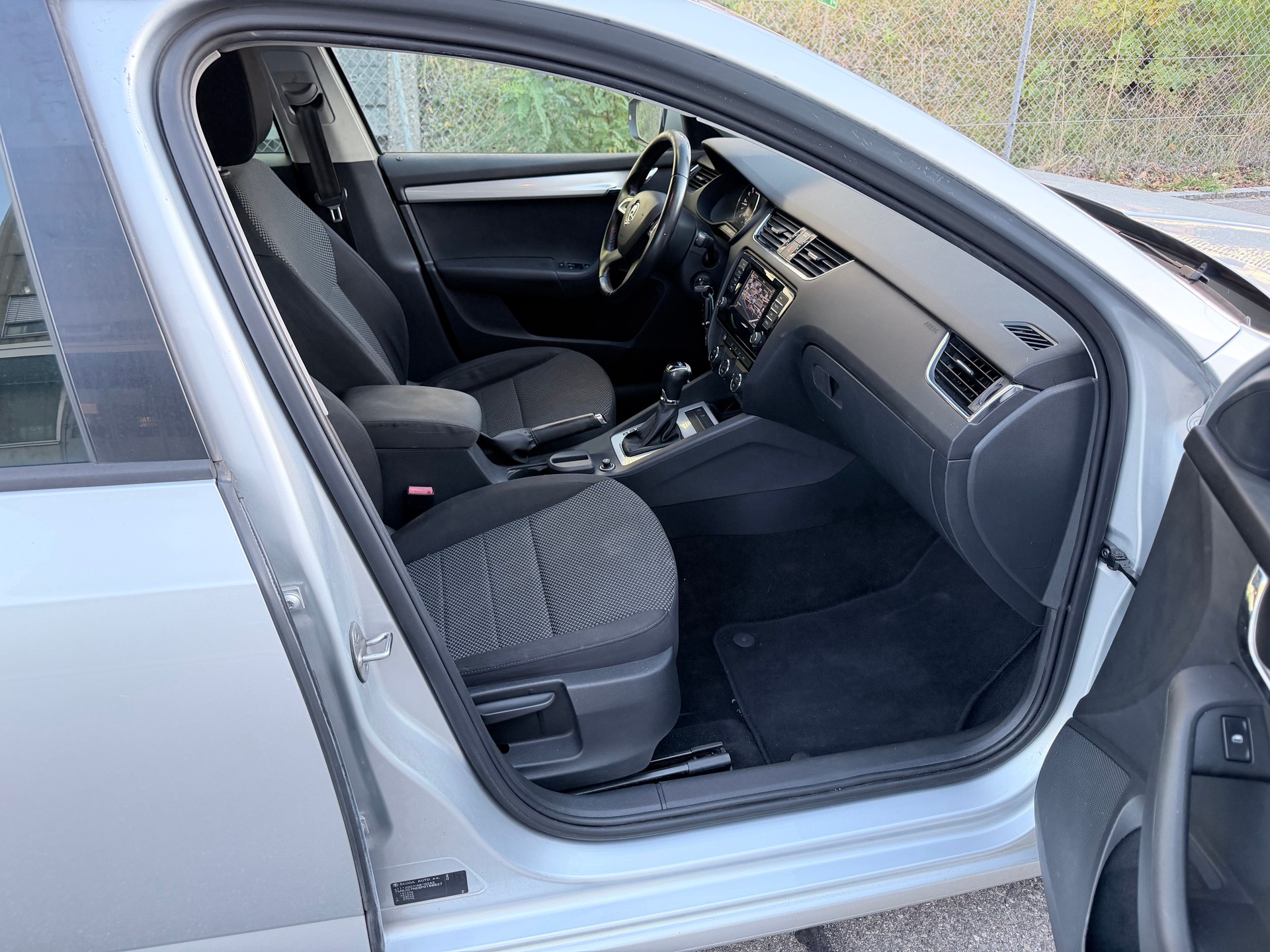 SKODA Octavia Combi 1.6 TDI Active DSG-image-10