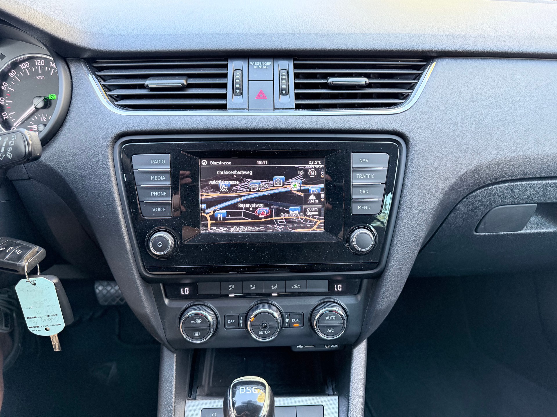 SKODA Octavia Combi 1.6 TDI Active DSG-image-13