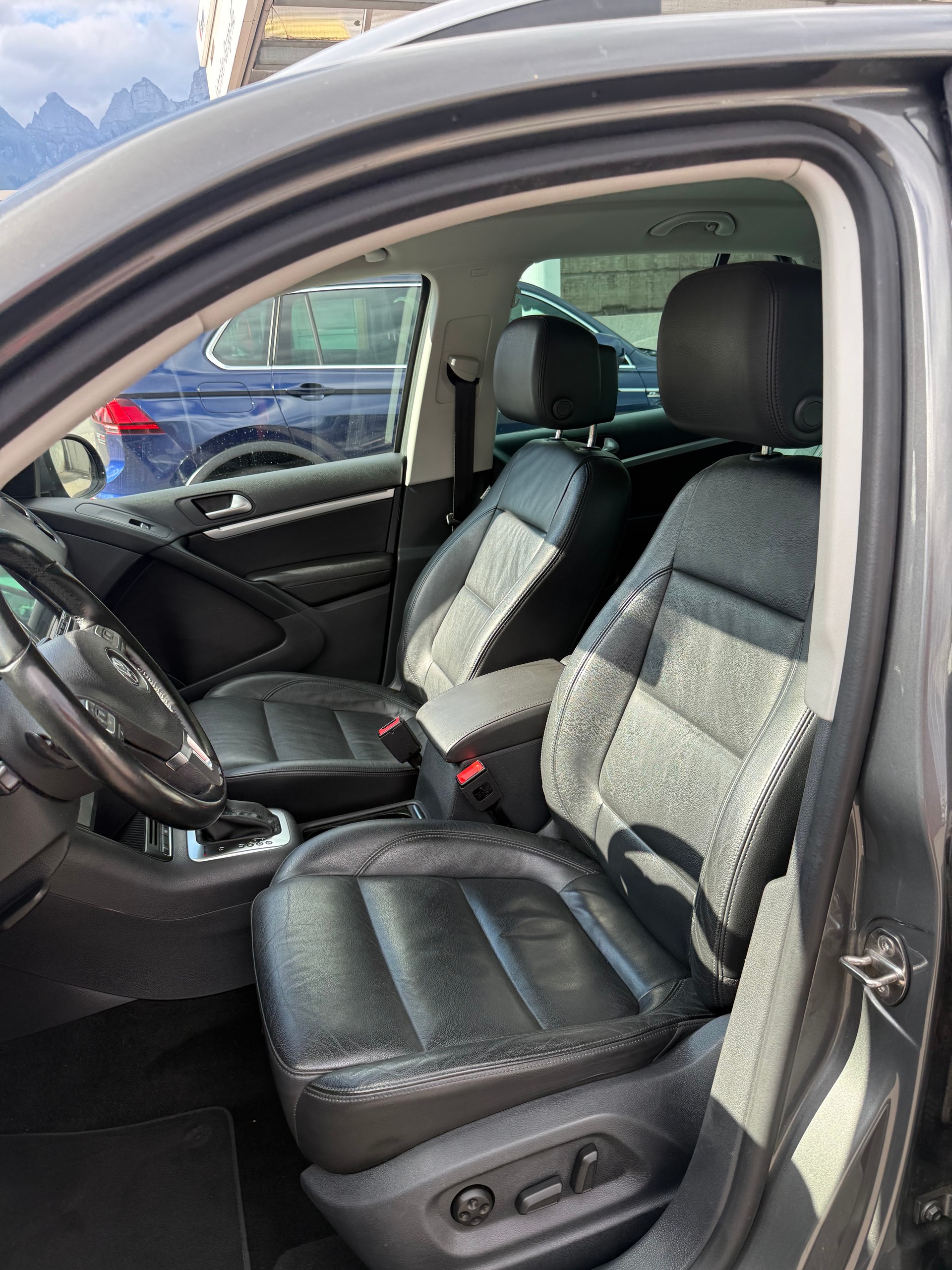 VW Tiguan 2.0 TSI Design 4Motion DSG-image-11