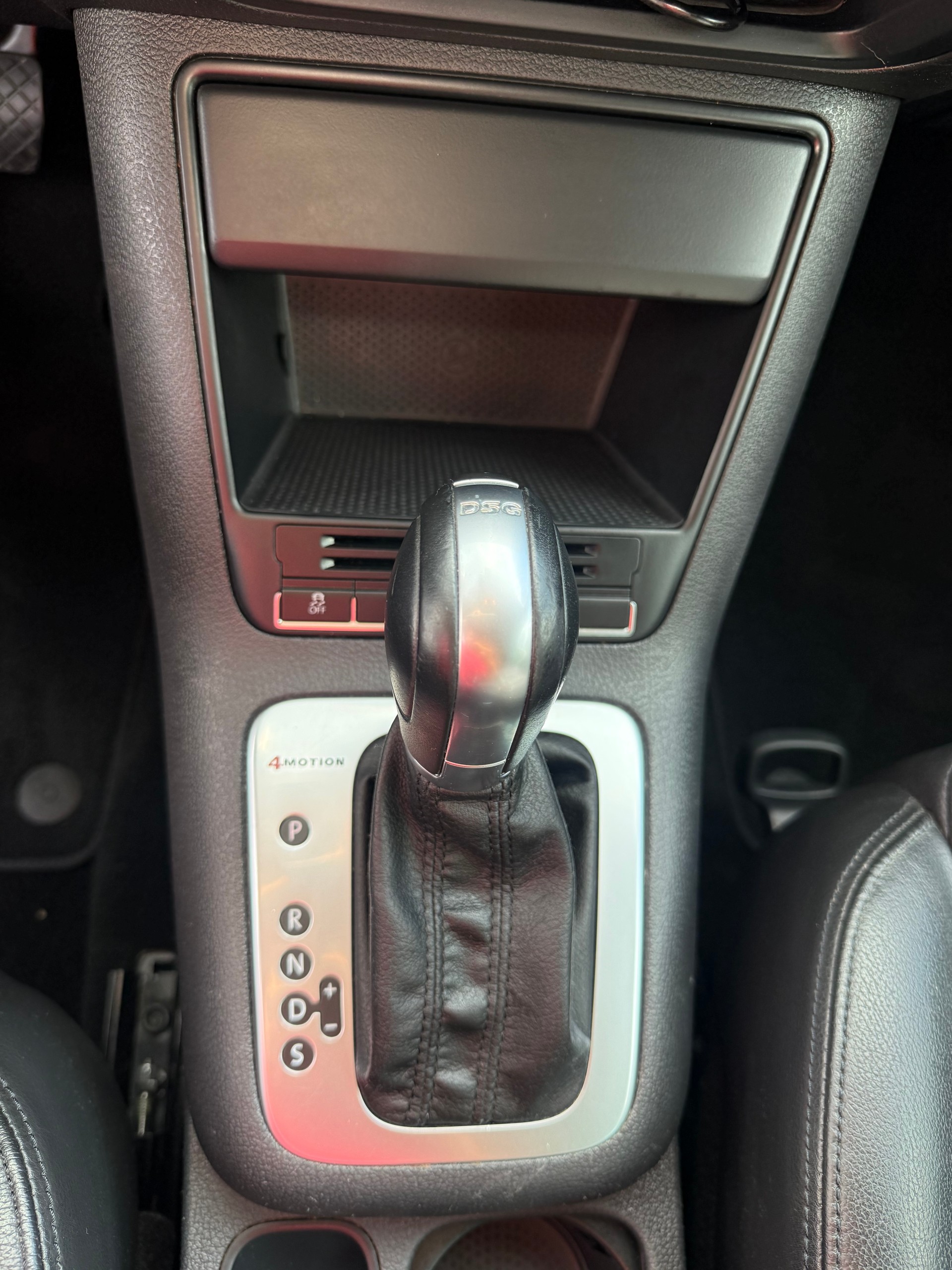 VW Tiguan 2.0 TSI Design 4Motion DSG-image-9