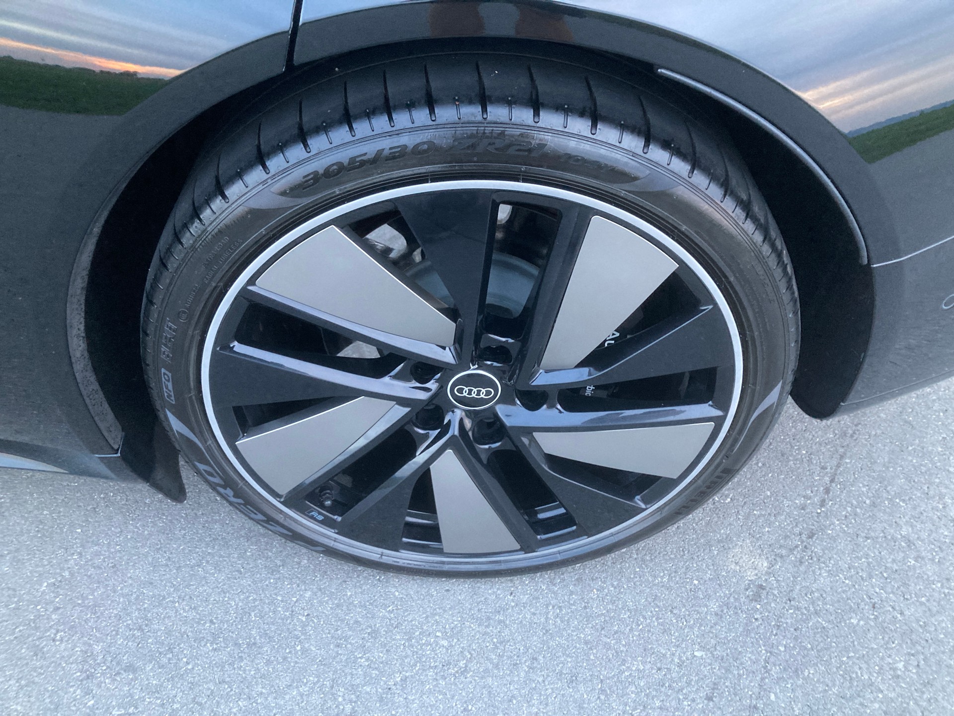 AUDI e-tron GT quattro-image-6