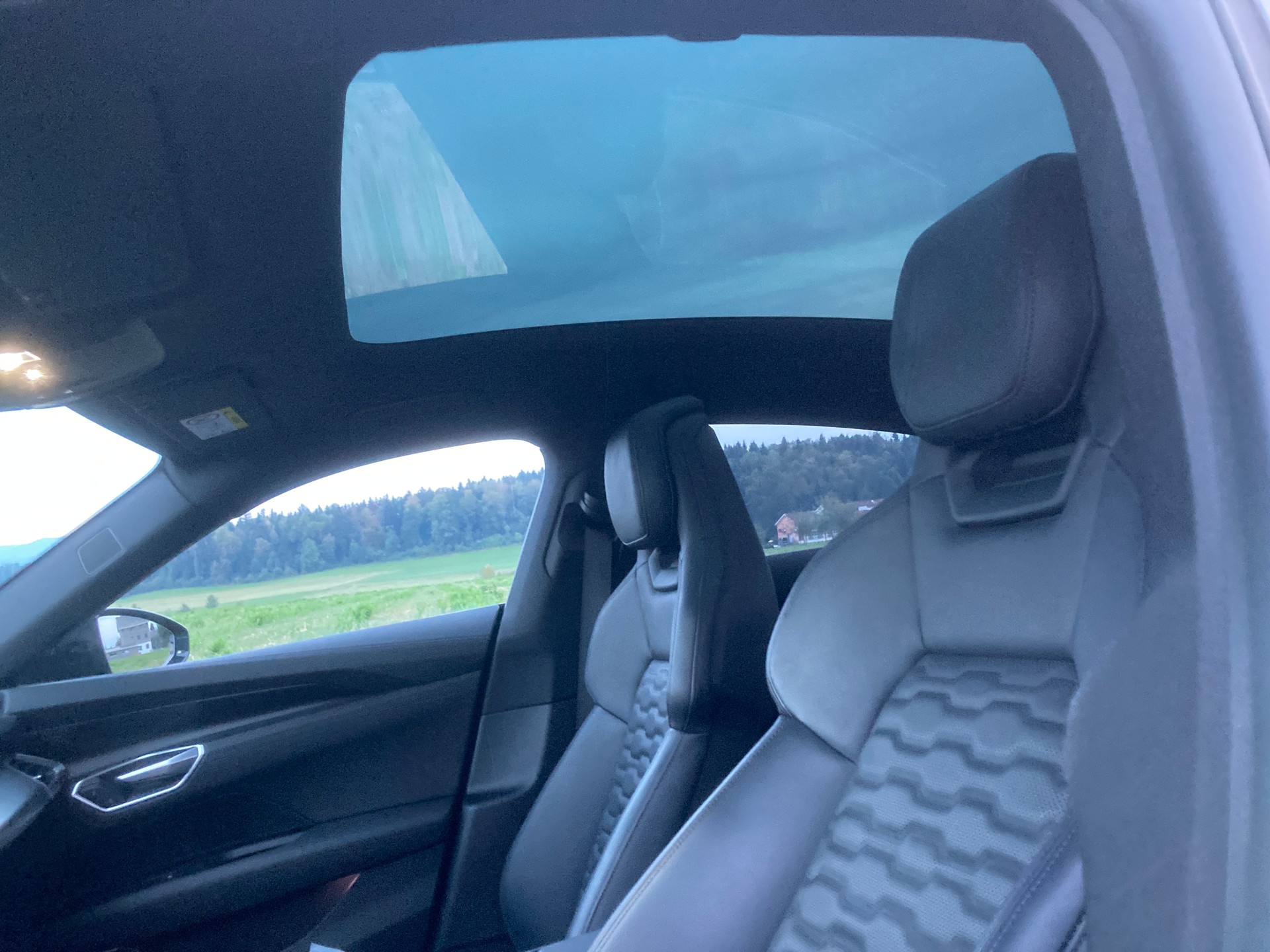 AUDI e-tron GT quattro-image-9