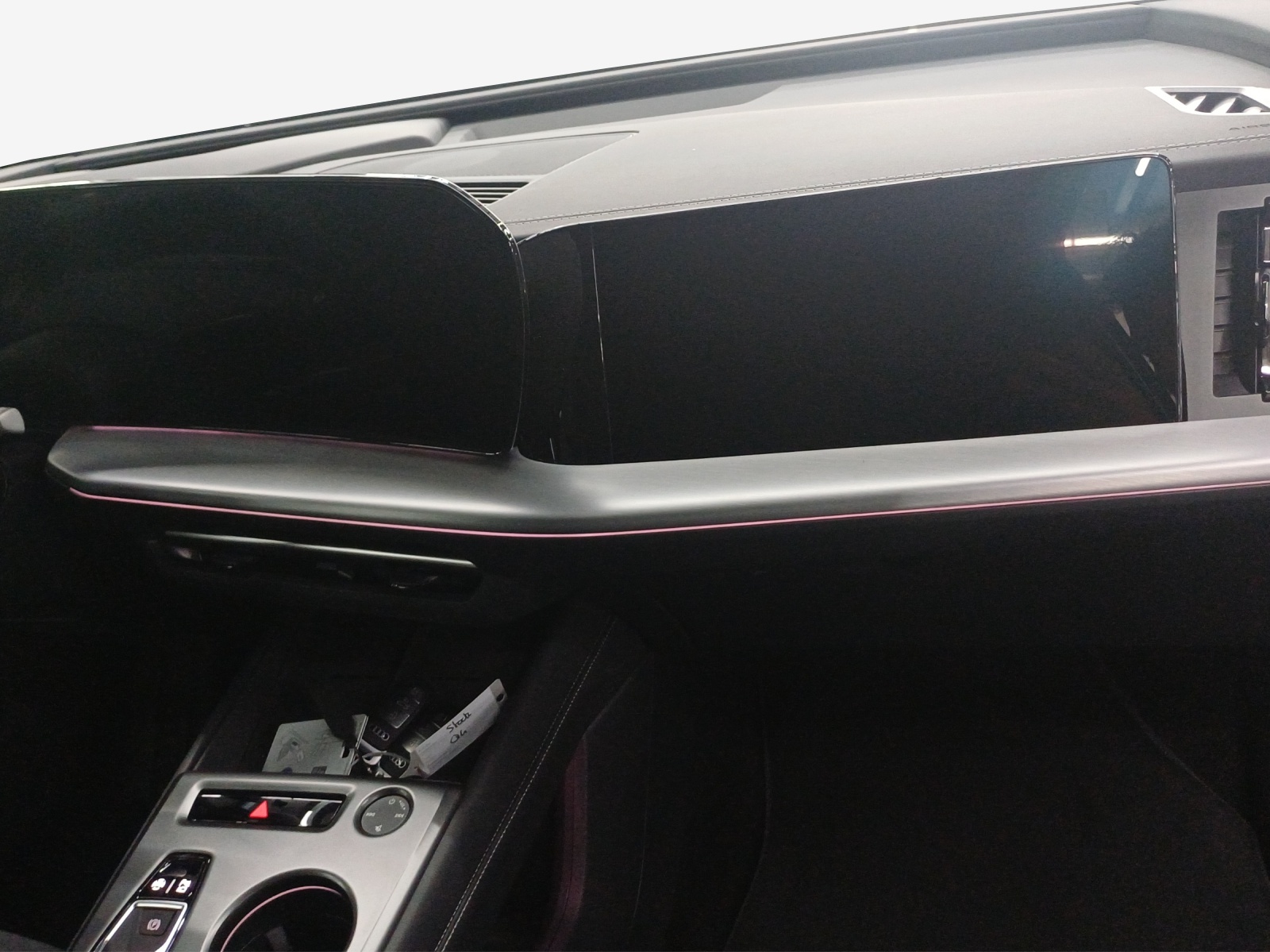 AUDI Q4 e-tron SUV quattro performance Swiss Ski-image-15