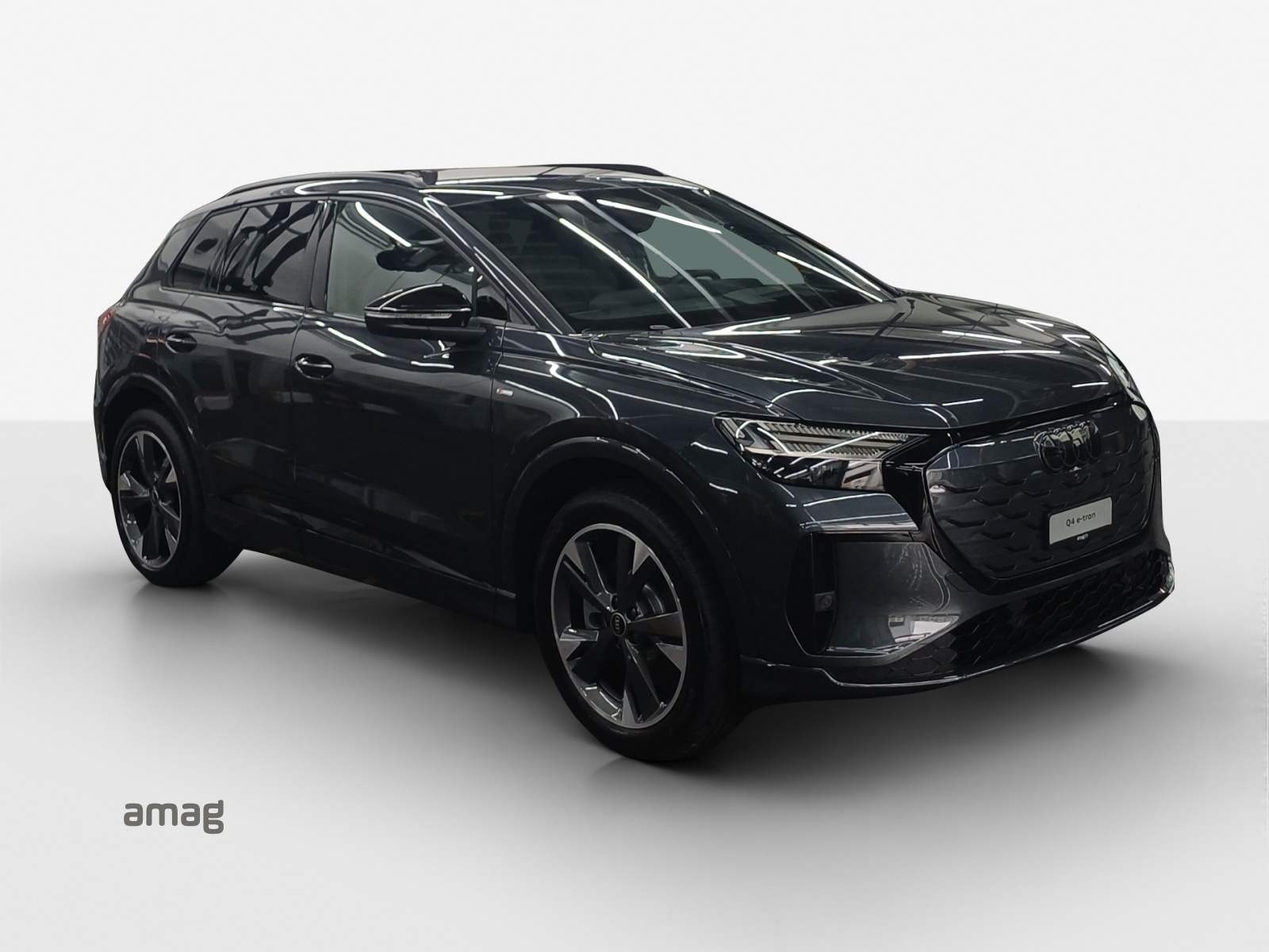 AUDI Q4 e-tron SUV quattro performance Swiss Ski-image-5