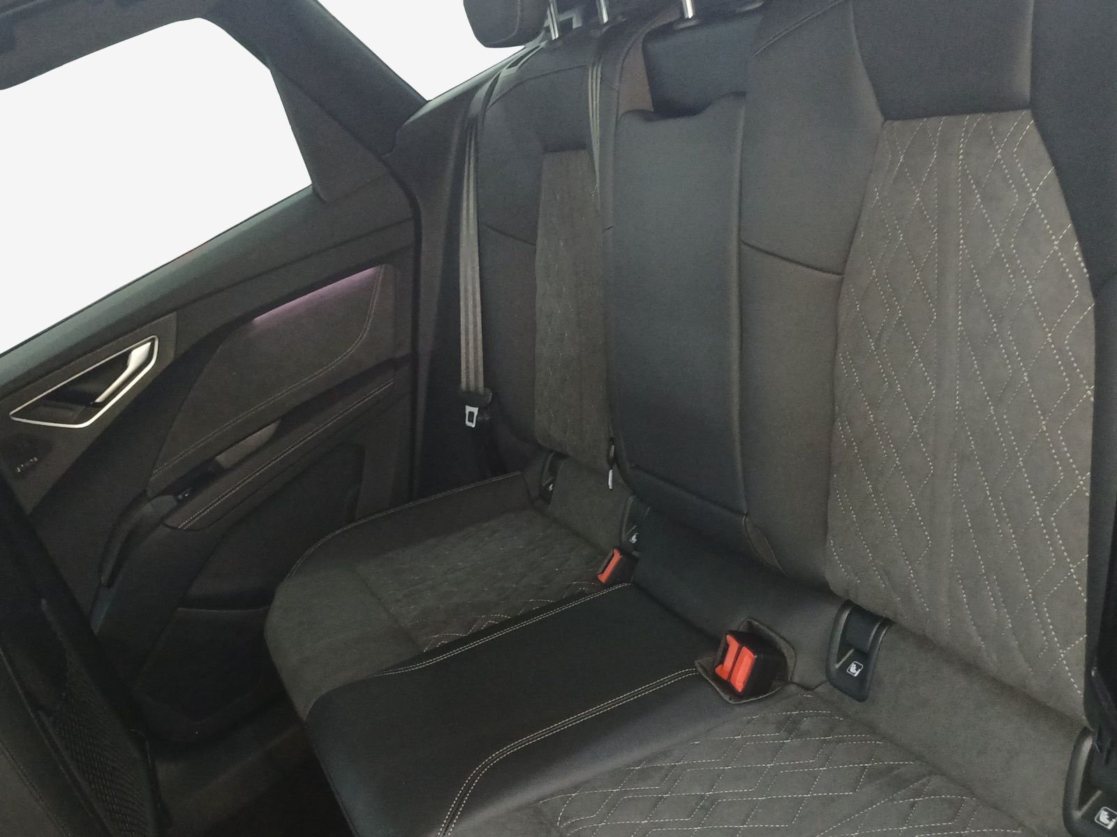 AUDI Q4 e-tron SUV quattro performance Swiss Ski-image-11
