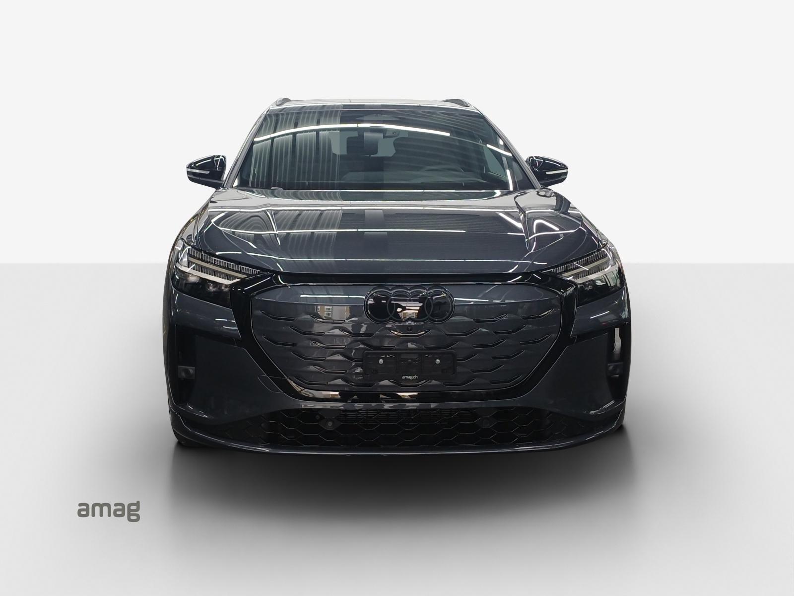 AUDI Q4 e-tron SUV quattro performance Swiss Ski-image-6