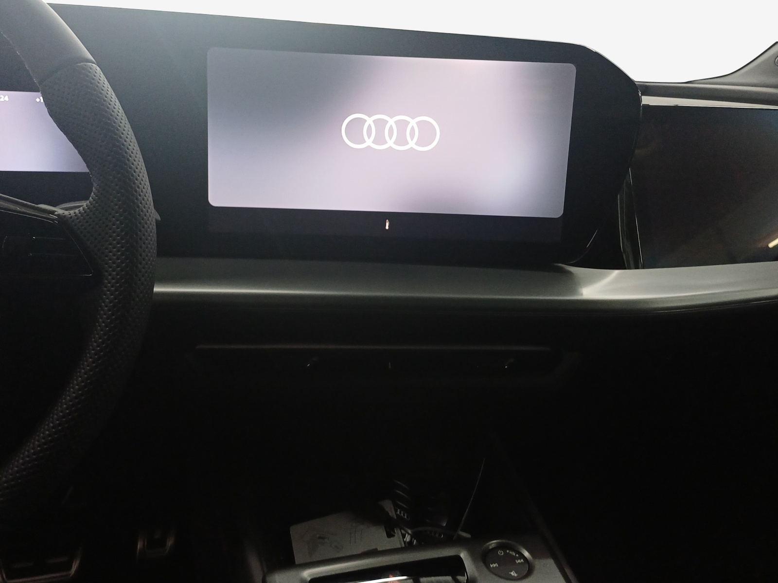 AUDI Q4 e-tron SUV quattro performance Swiss Ski-image-10