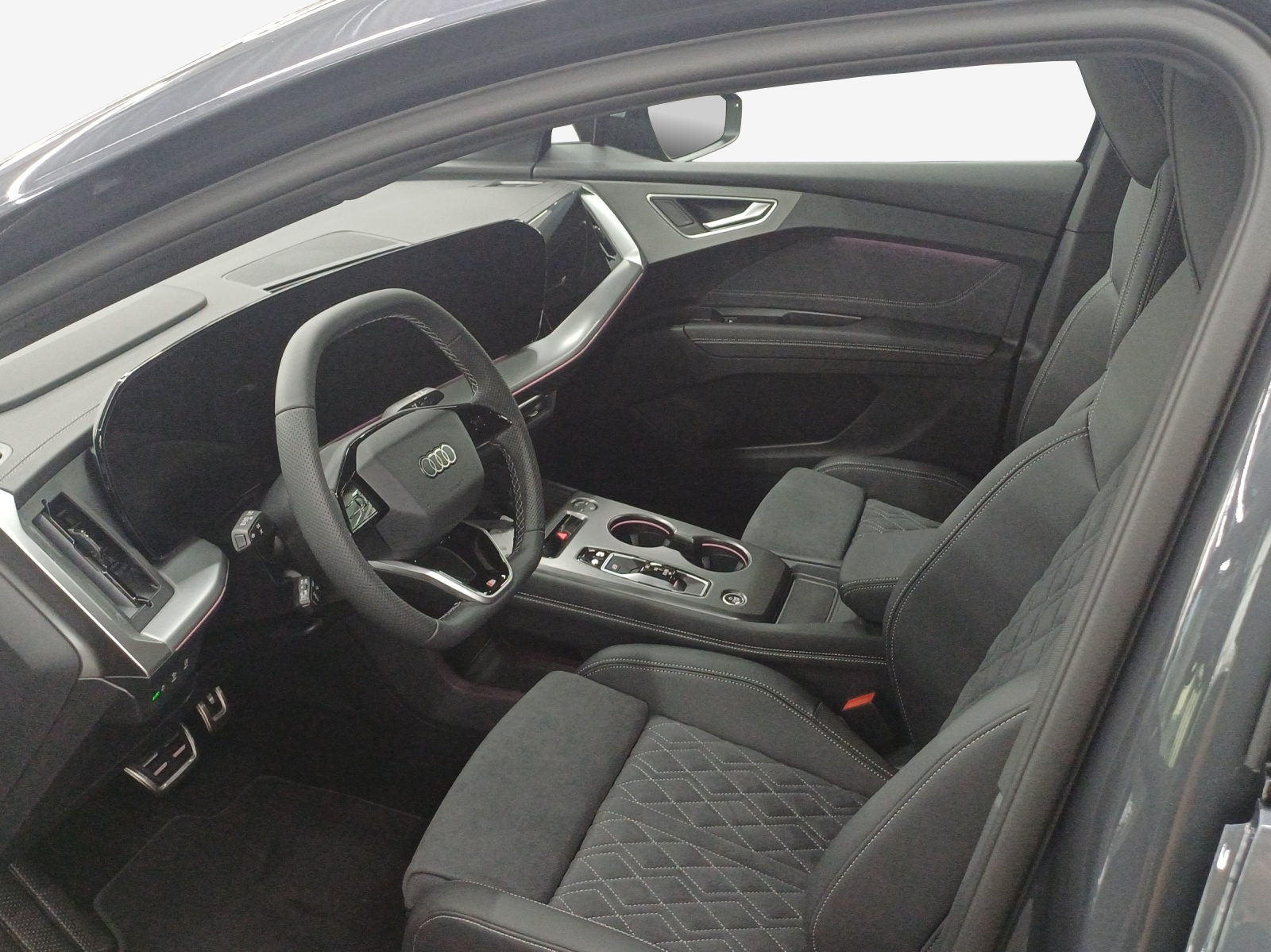 AUDI Q4 e-tron SUV quattro performance Swiss Ski-image-7