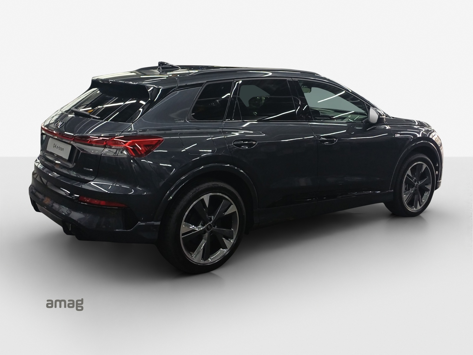 AUDI Q4 e-tron SUV quattro performance Swiss Ski-image-4