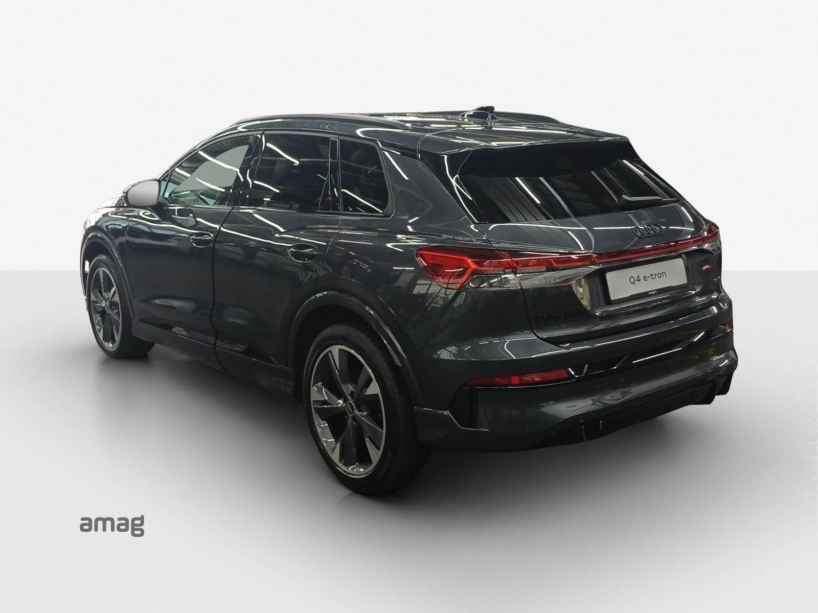 AUDI Q4 e-tron SUV quattro performance Swiss Ski-showroom-element-2