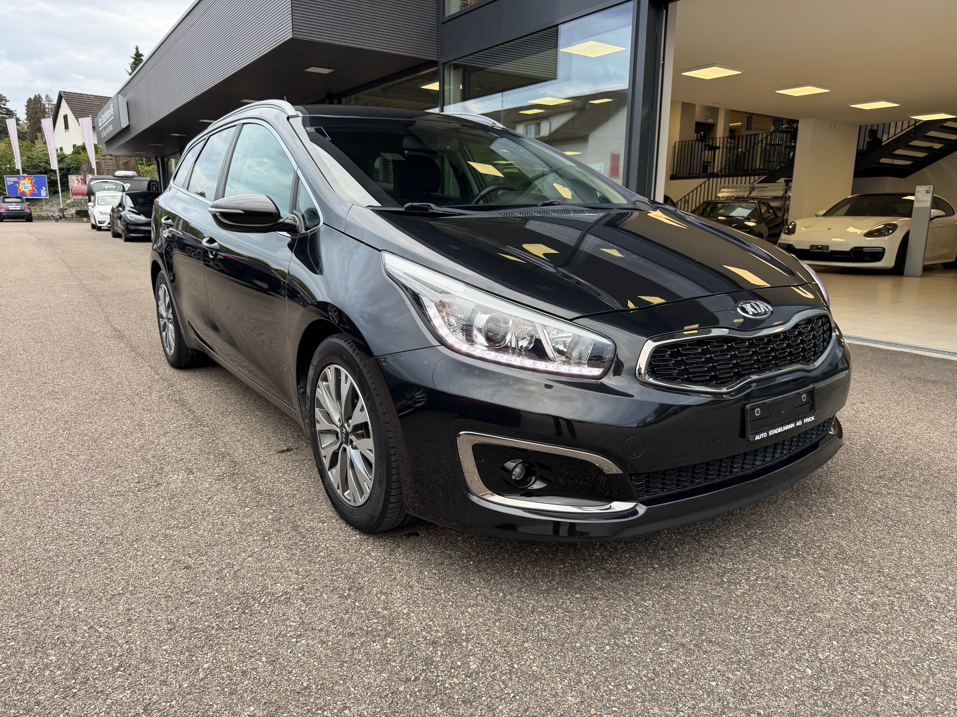 KIA Cee'd Sportswagon 1.6 GDi Swiss Eco Edition-image-0
