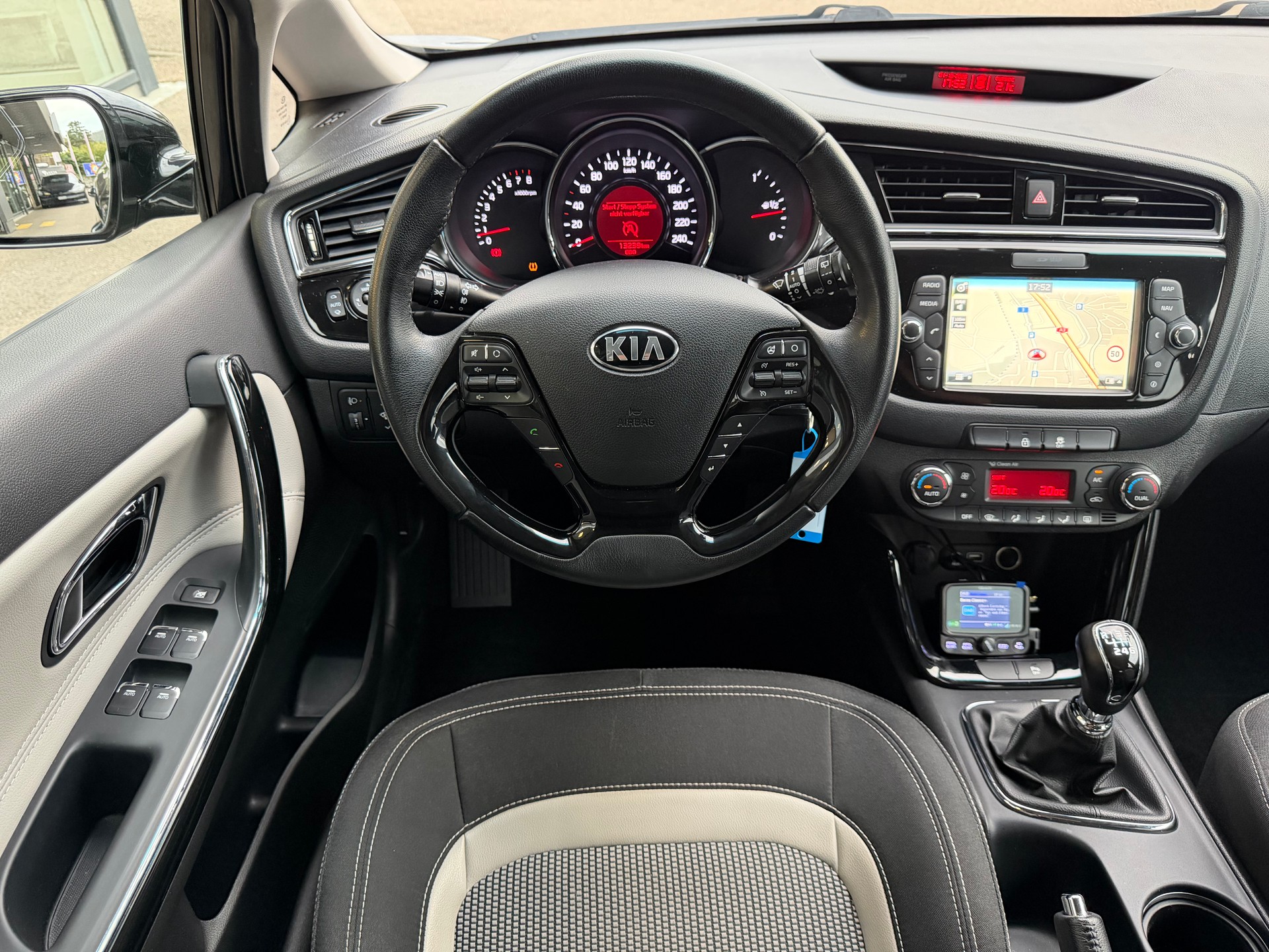 KIA Cee'd Sportswagon 1.6 GDi Swiss Eco Edition-image-11