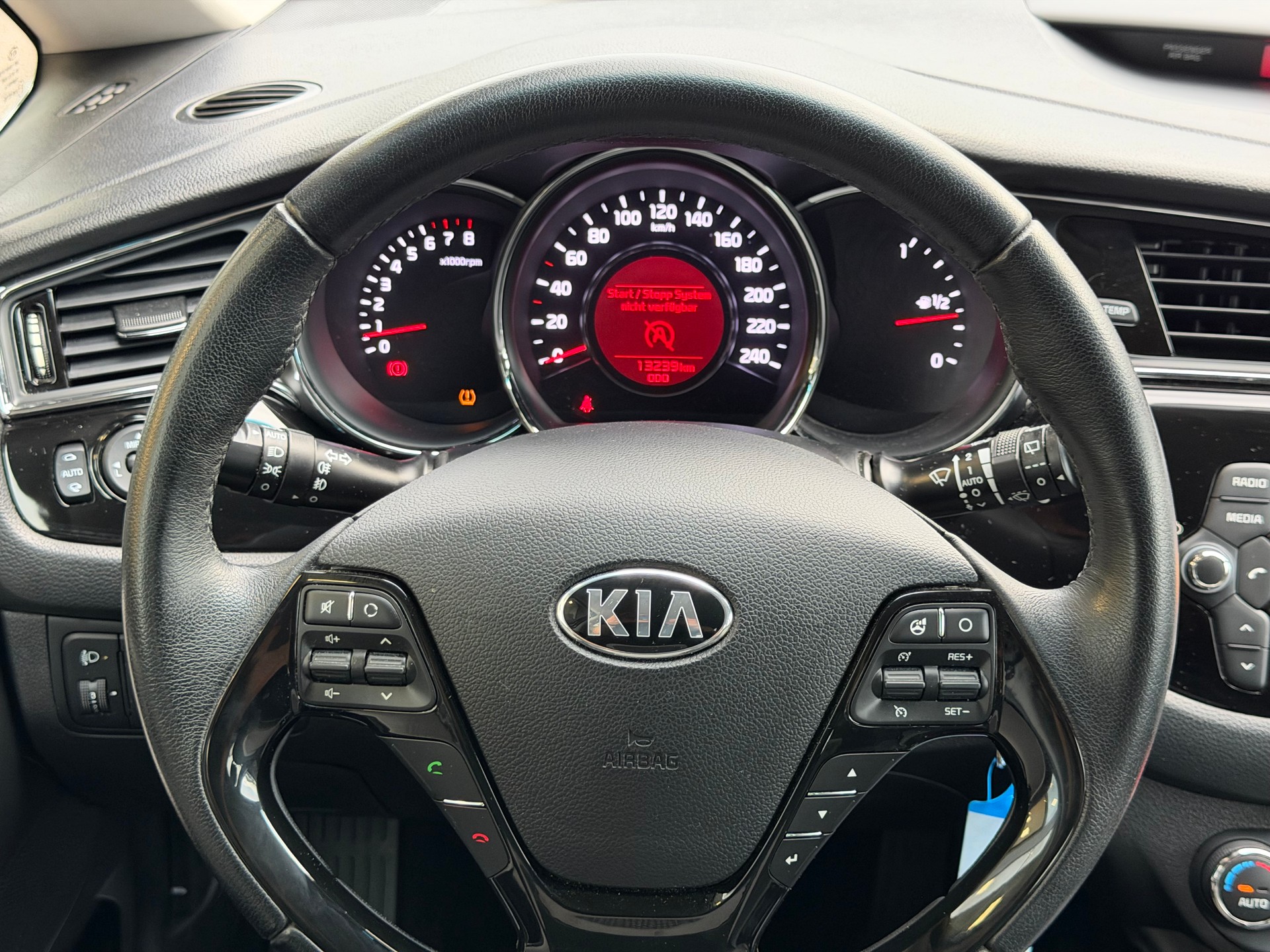 KIA Cee'd Sportswagon 1.6 GDi Swiss Eco Edition-image-12